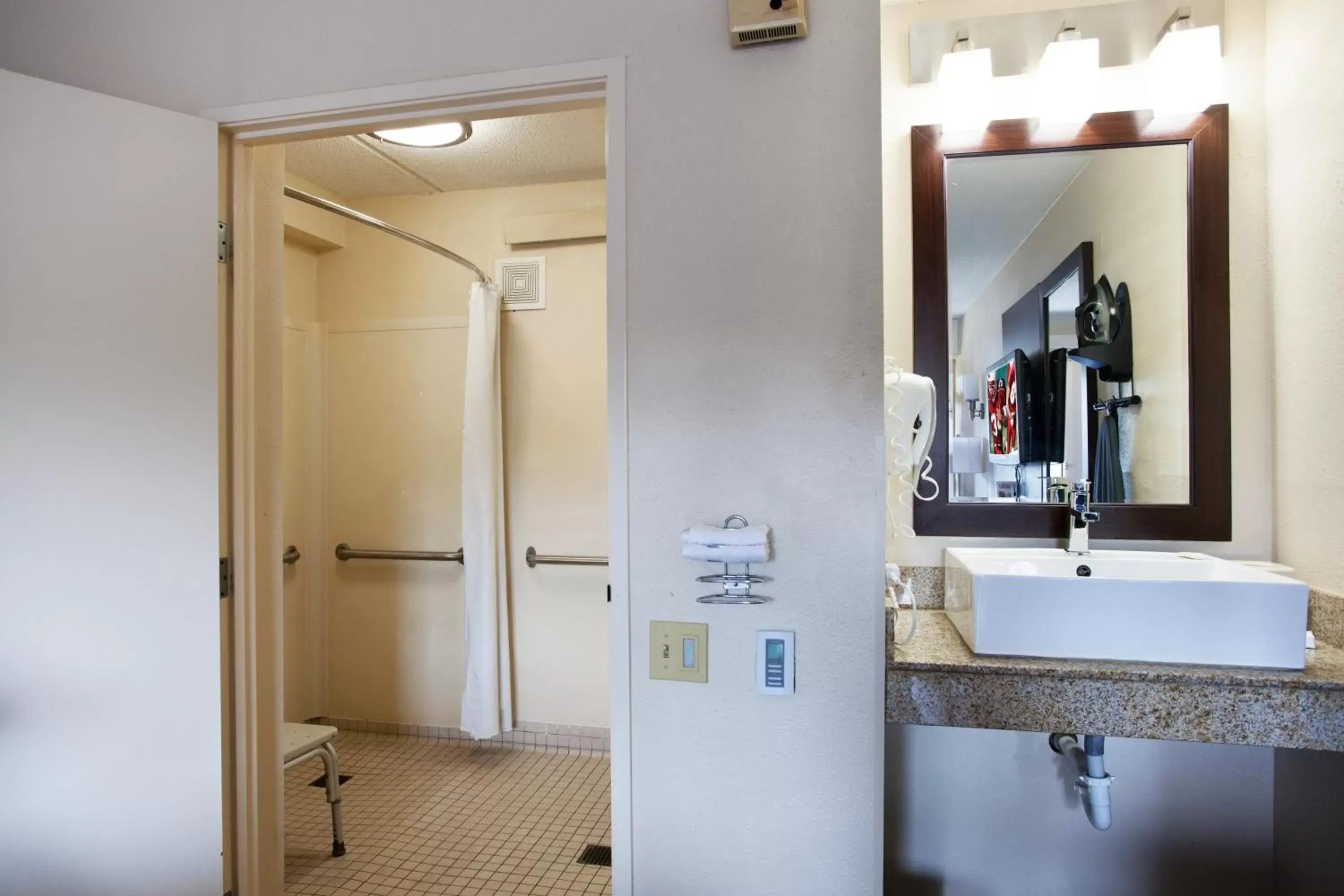 Bathroom in Red Roof Inn PLUS+ Nashville Fairgrounds