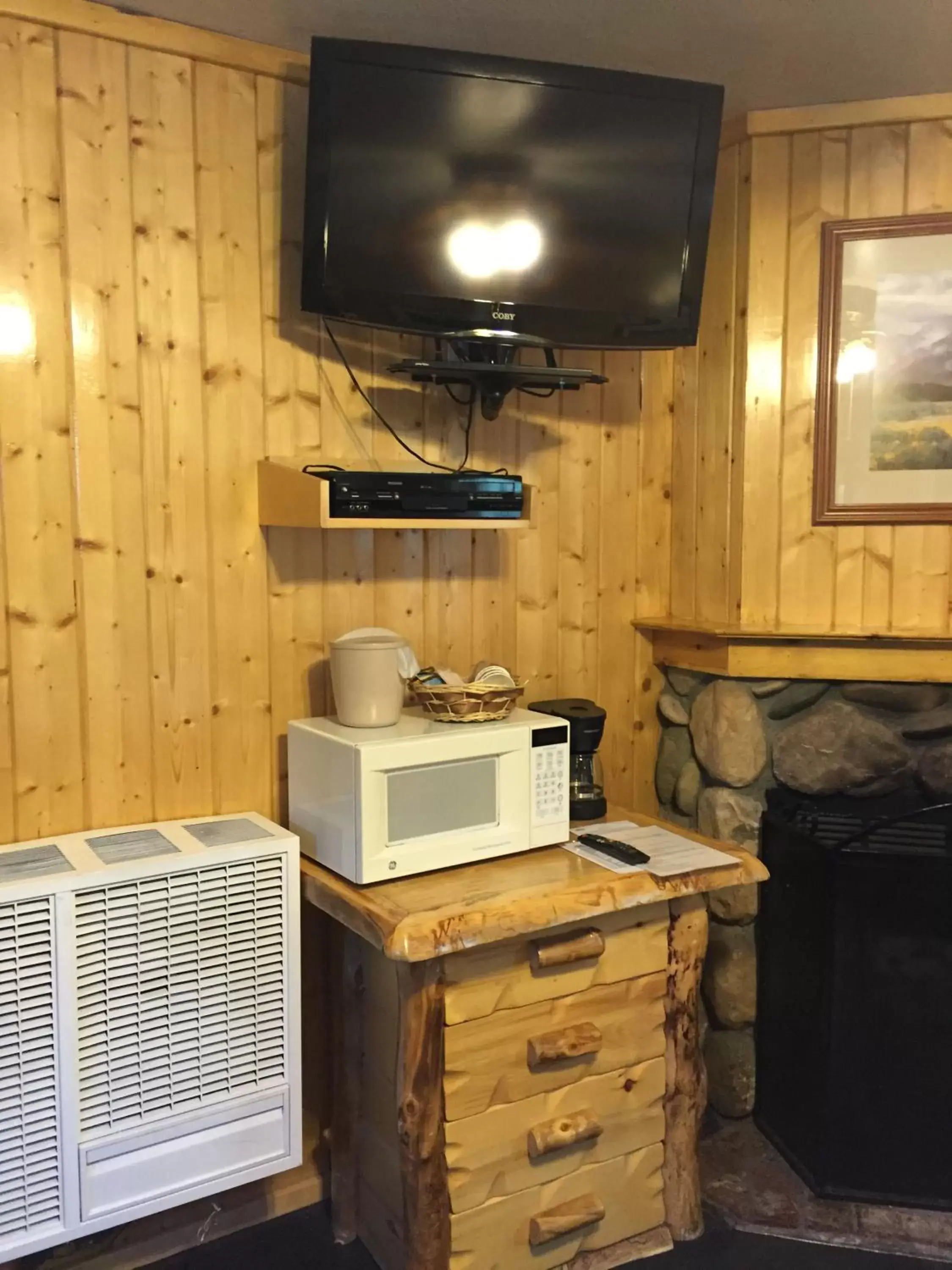 TV and multimedia, TV/Entertainment Center in Big Bear Frontier