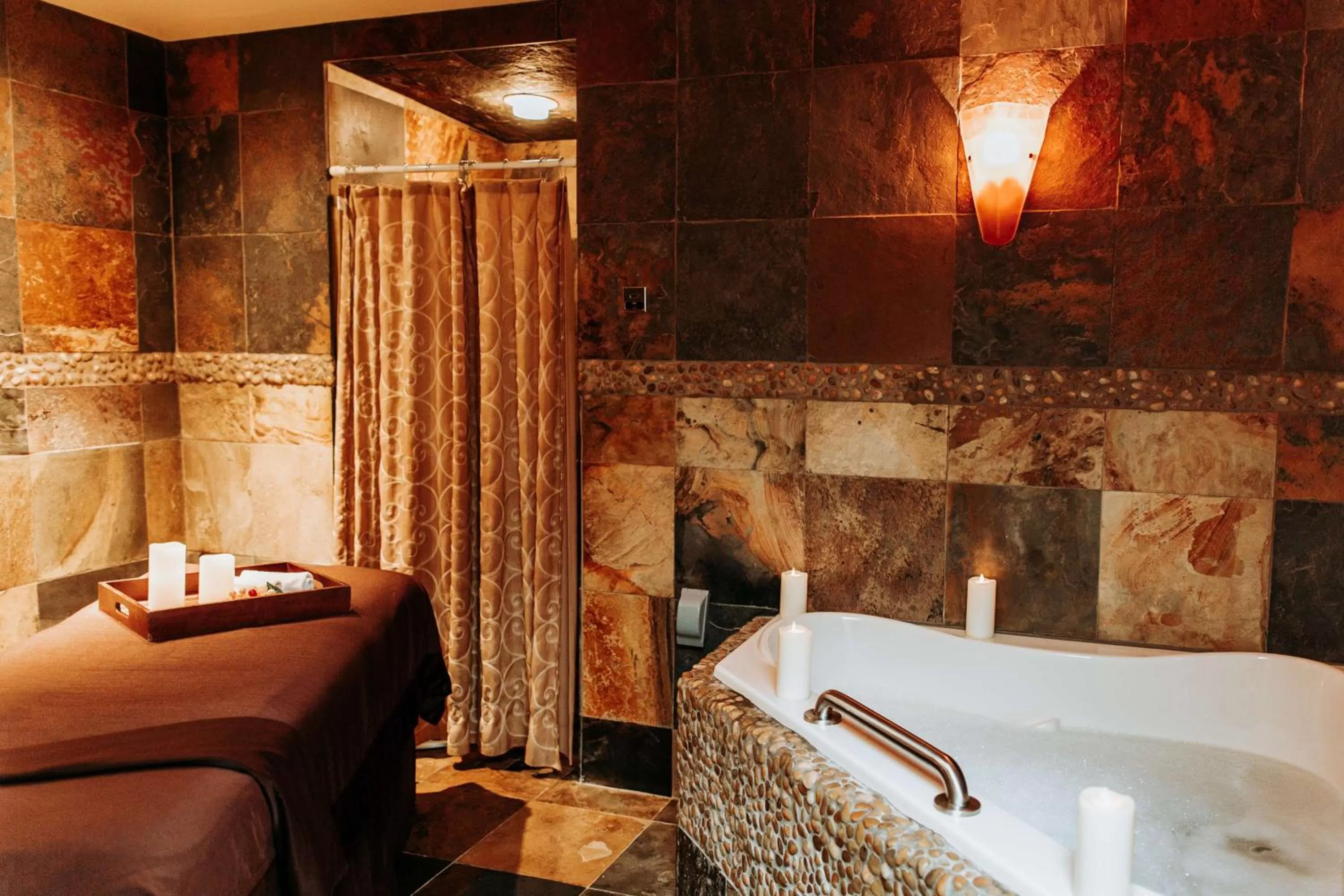 Spa and wellness centre/facilities, Bed in Chrysalis Inn & Spa Bellingham, Curio Collection by Hilton