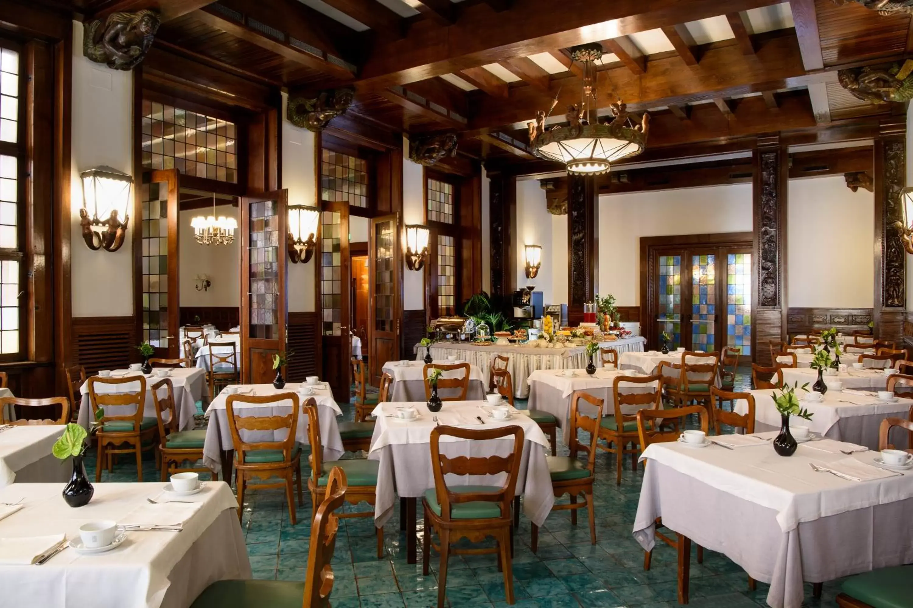 Restaurant/Places to Eat in Bettoja Hotel Atlantico
