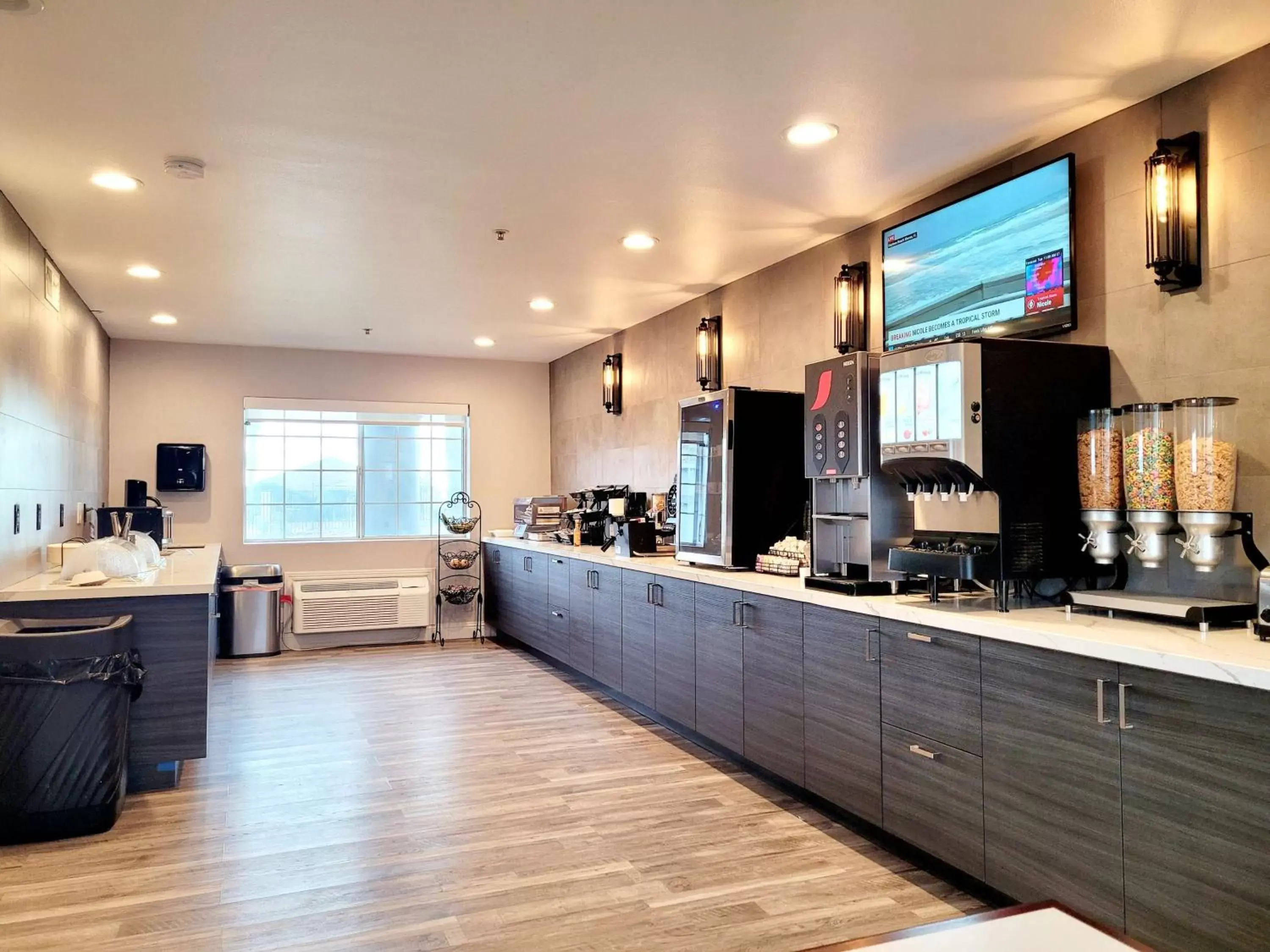 Breakfast in Best Western Kettleman City Inn & Suites Breakfast in Best Western Kettleman City Inn & Suites