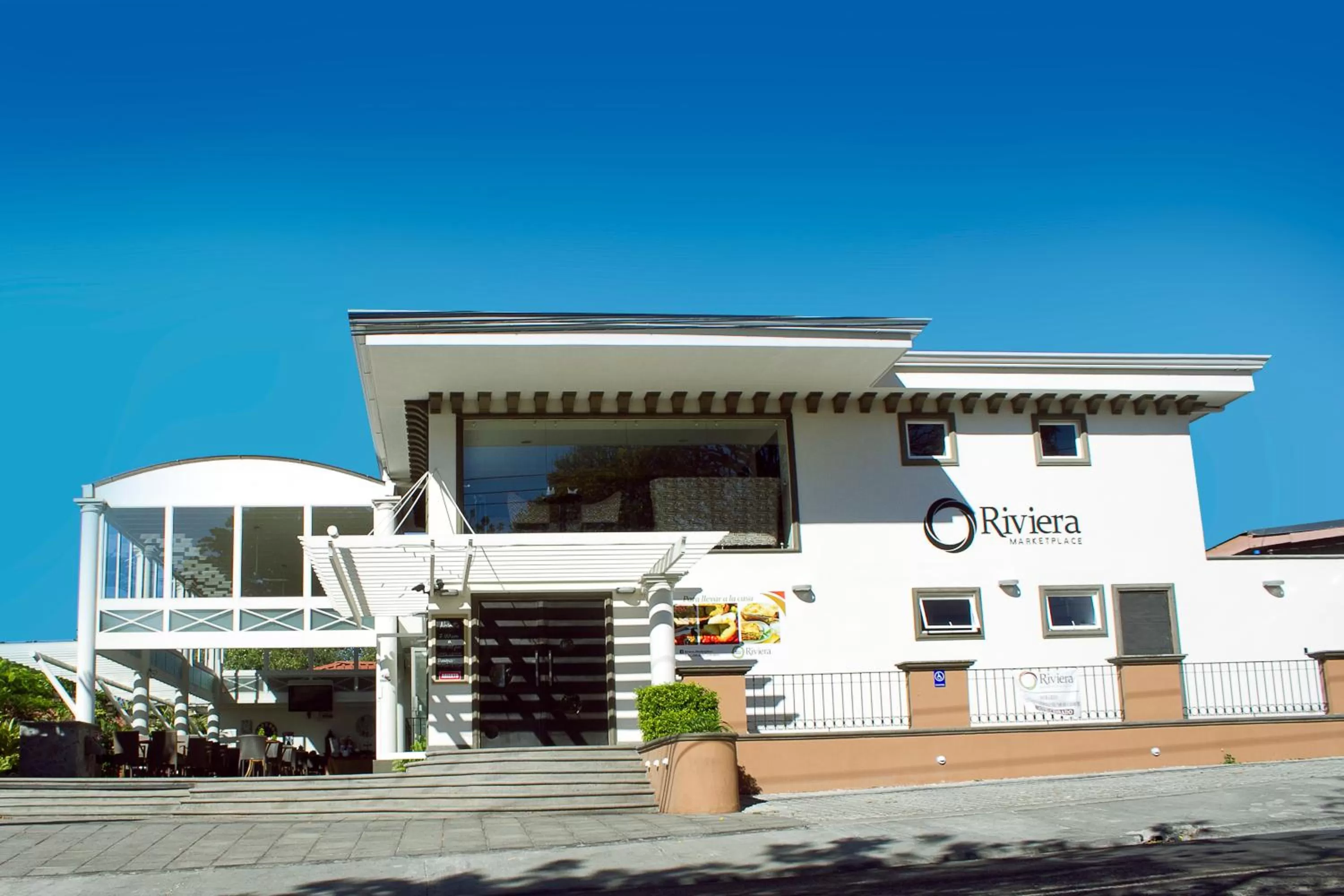 Restaurant/places to eat in La Riviera Hotel