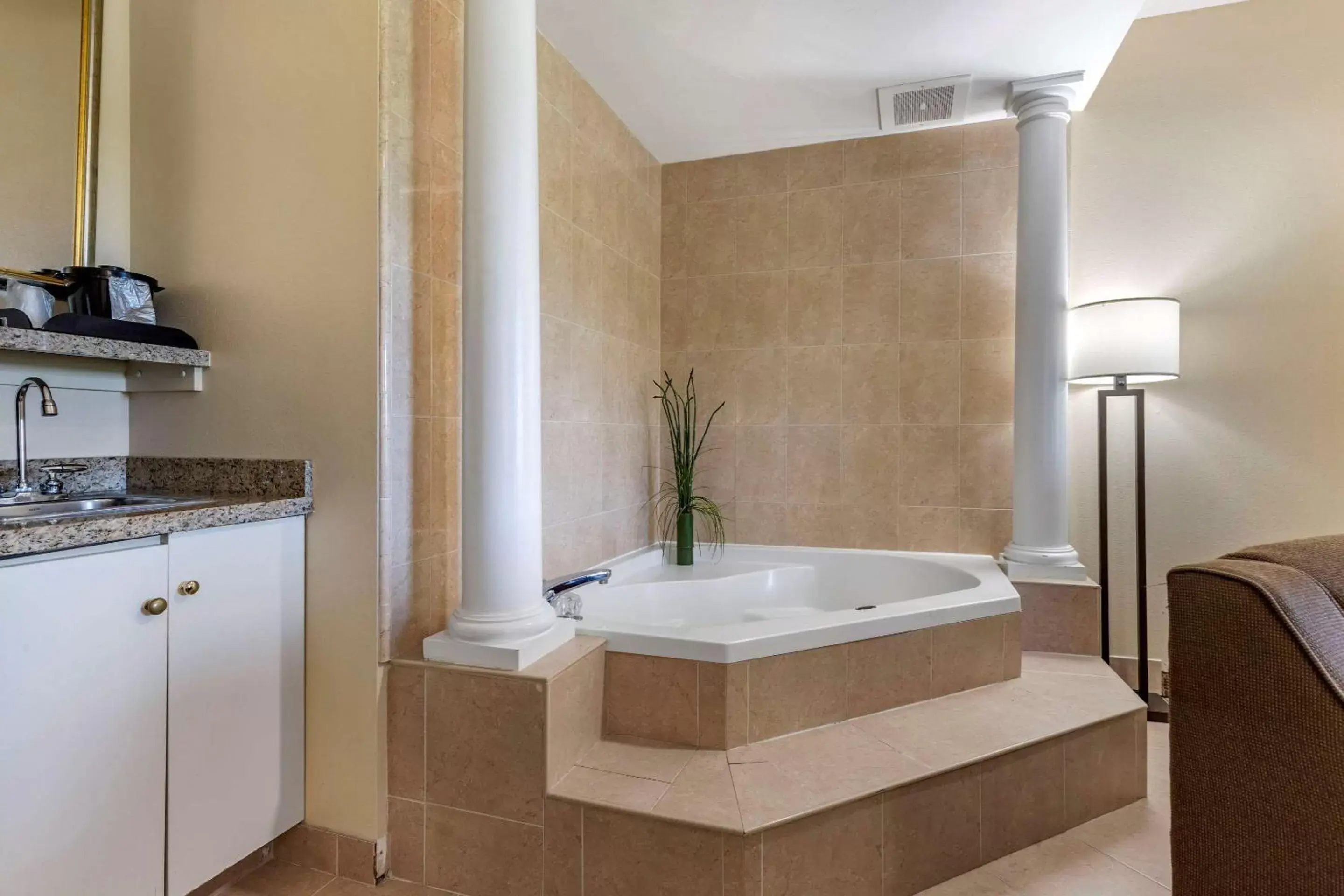 Bedroom, Bathroom in Comfort Suites Myrtle Beach Central