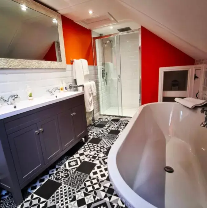 Bedroom, Bathroom in Farthings Country House Hotel & Restaurant Tunton