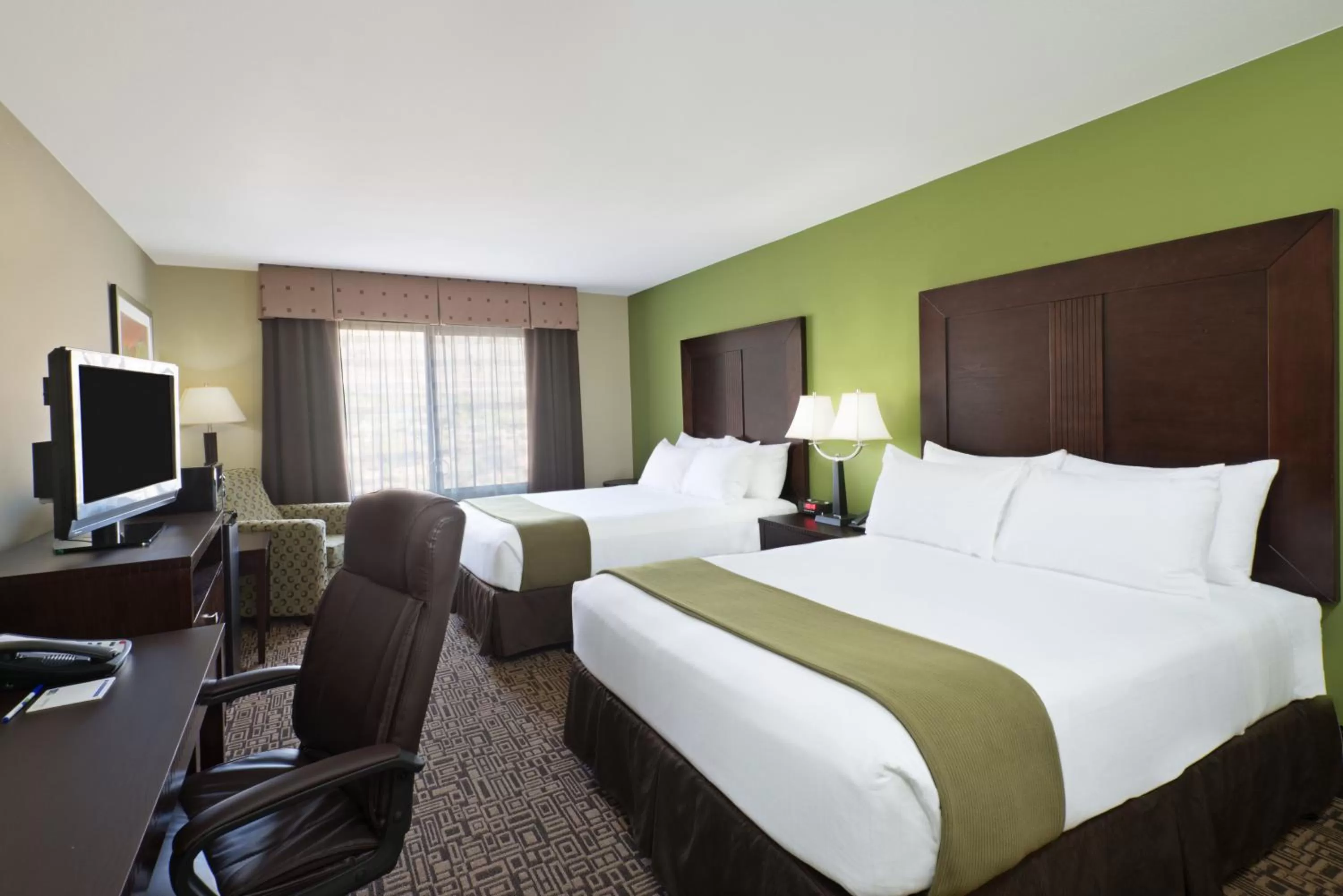 Photo of the whole room, Bed in Holiday Inn Express & Suites Richfield by IHG