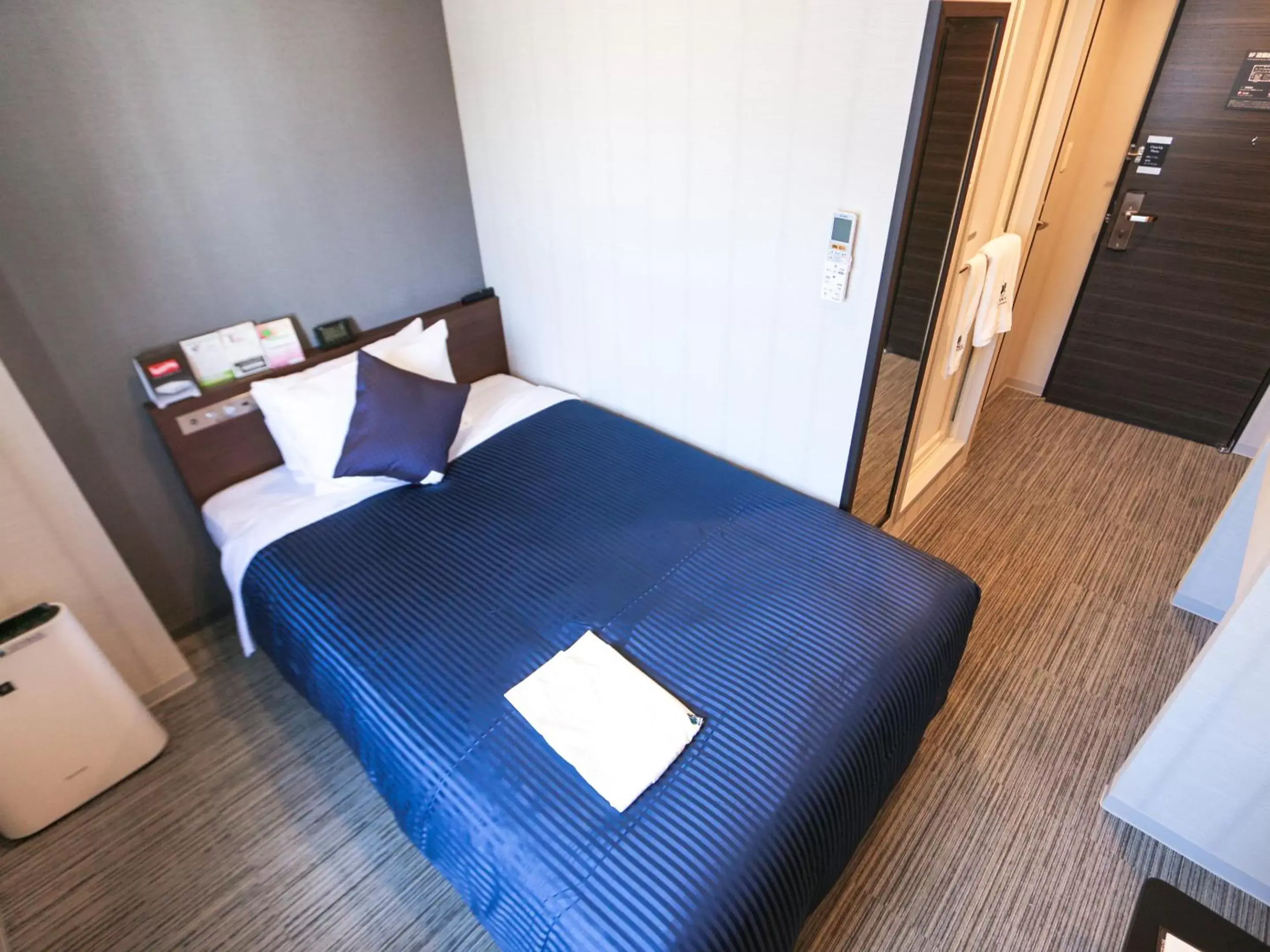 Standard Double Room with Small Double Bed - Non-Smoking in HOTEL LiVEMAX Sapporo Susukino Standard Double Room with Small Double Bed - Non-Smoking in HOTEL LiVEMAX Sapporo Susukino