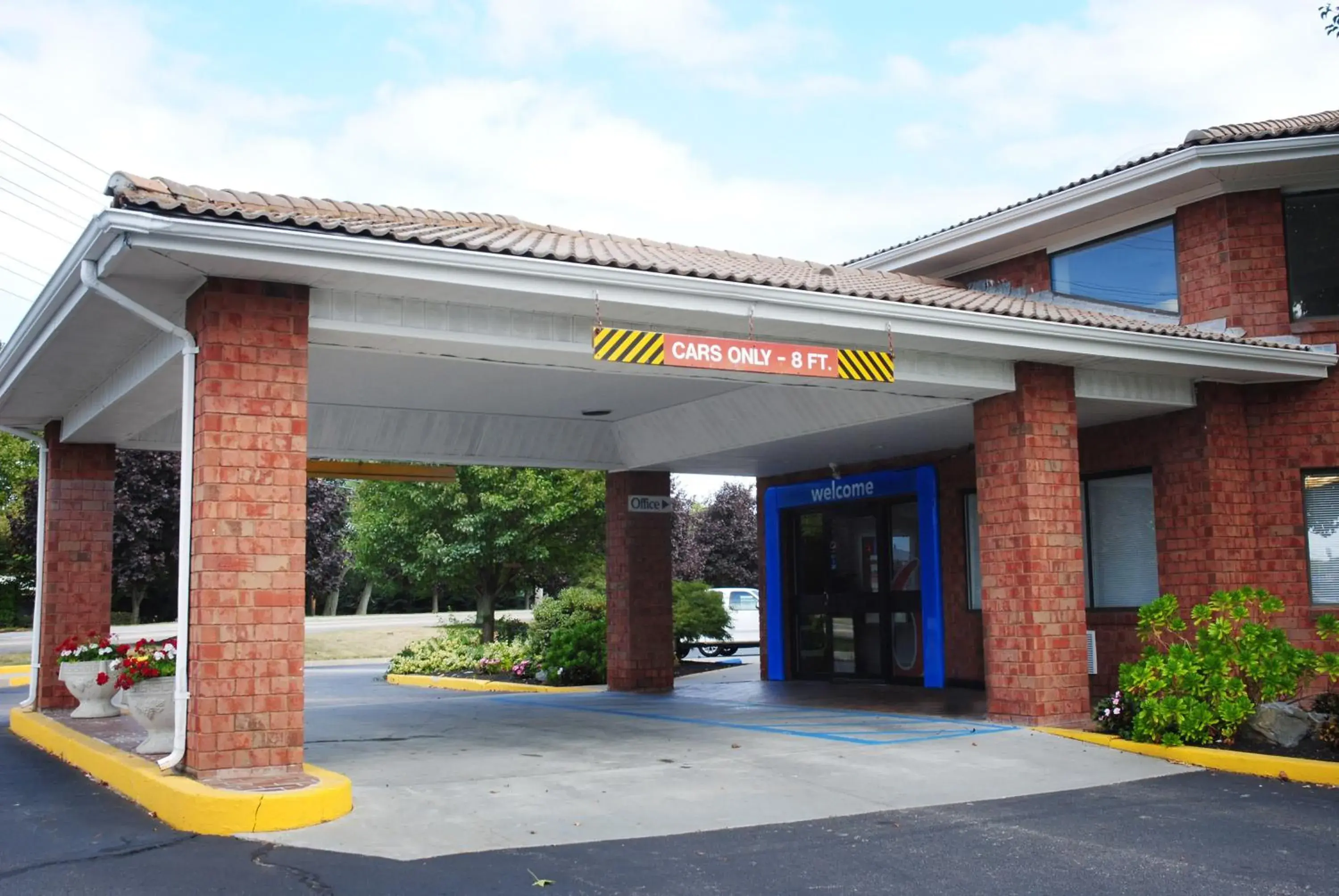 Facade/entrance in Motel 6-Newport, RI