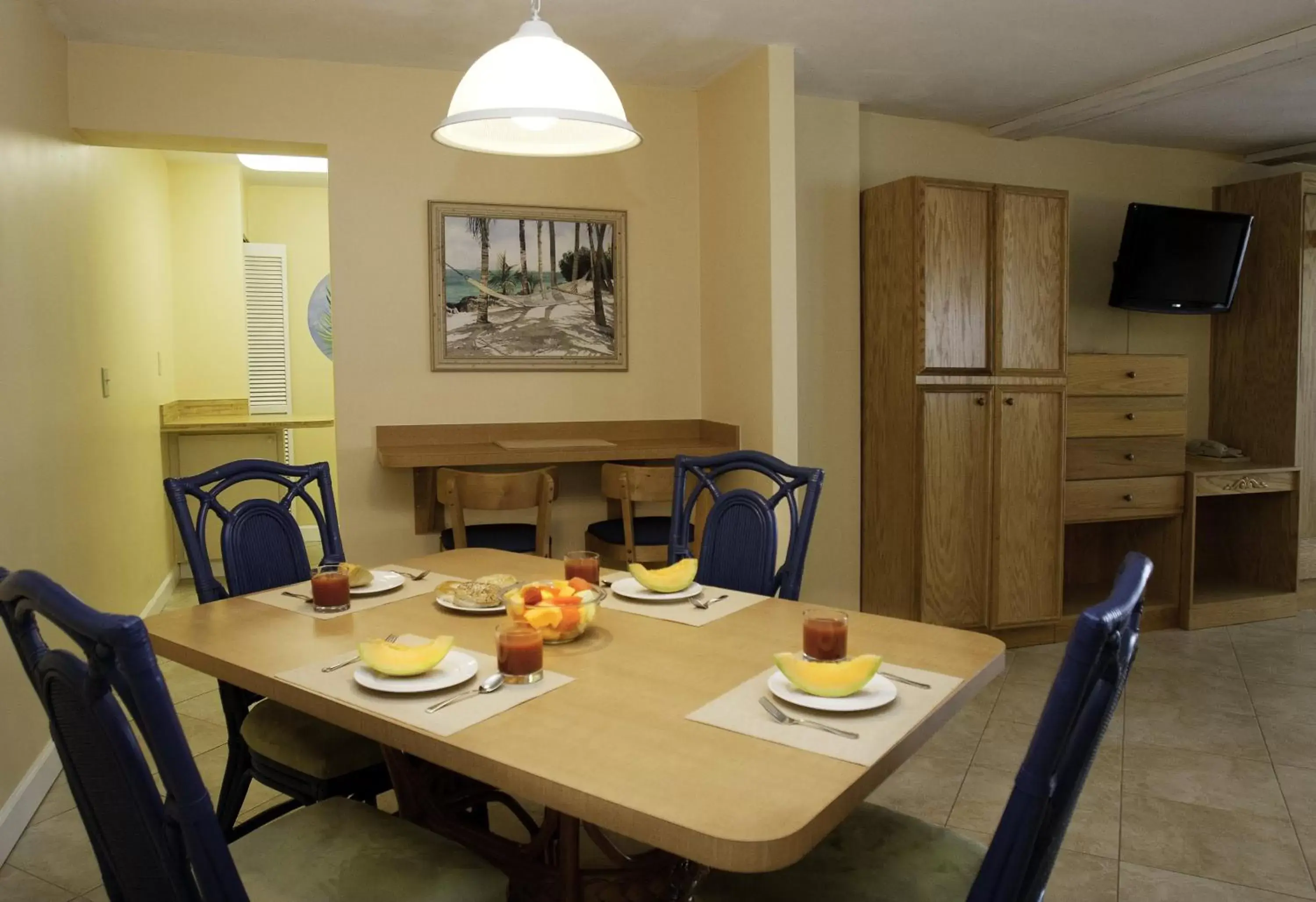 Dining Area in Sea Club IV Resort