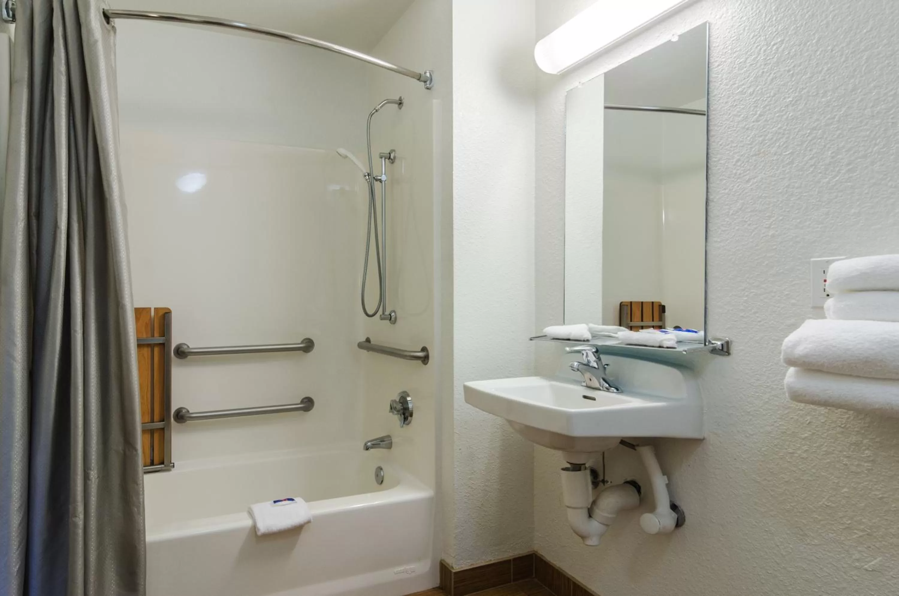 Bedroom in Motel 6-Seattle, WA - Sea-Tac Airport South