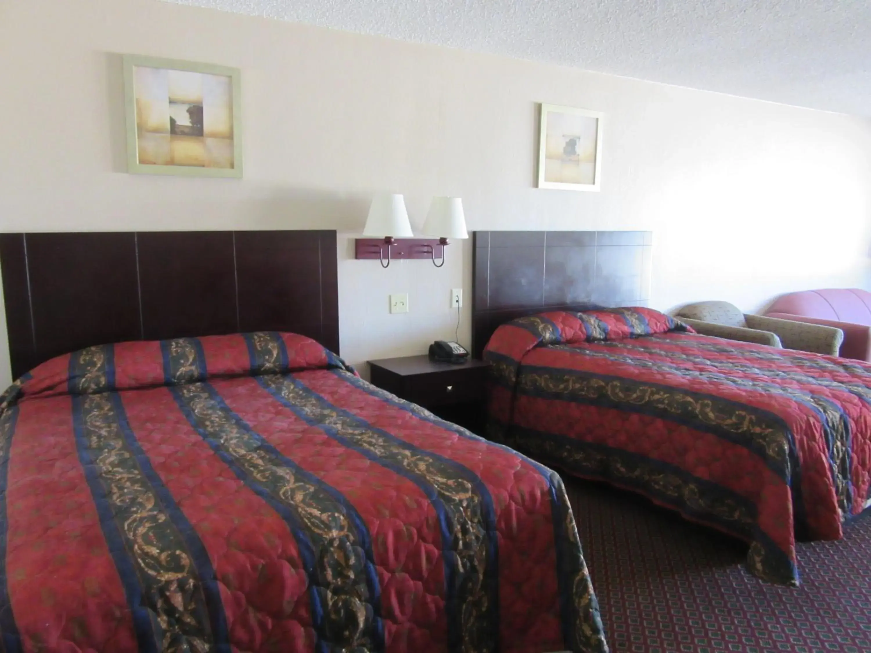 Bedroom, Bed in Royal Inn Abilene