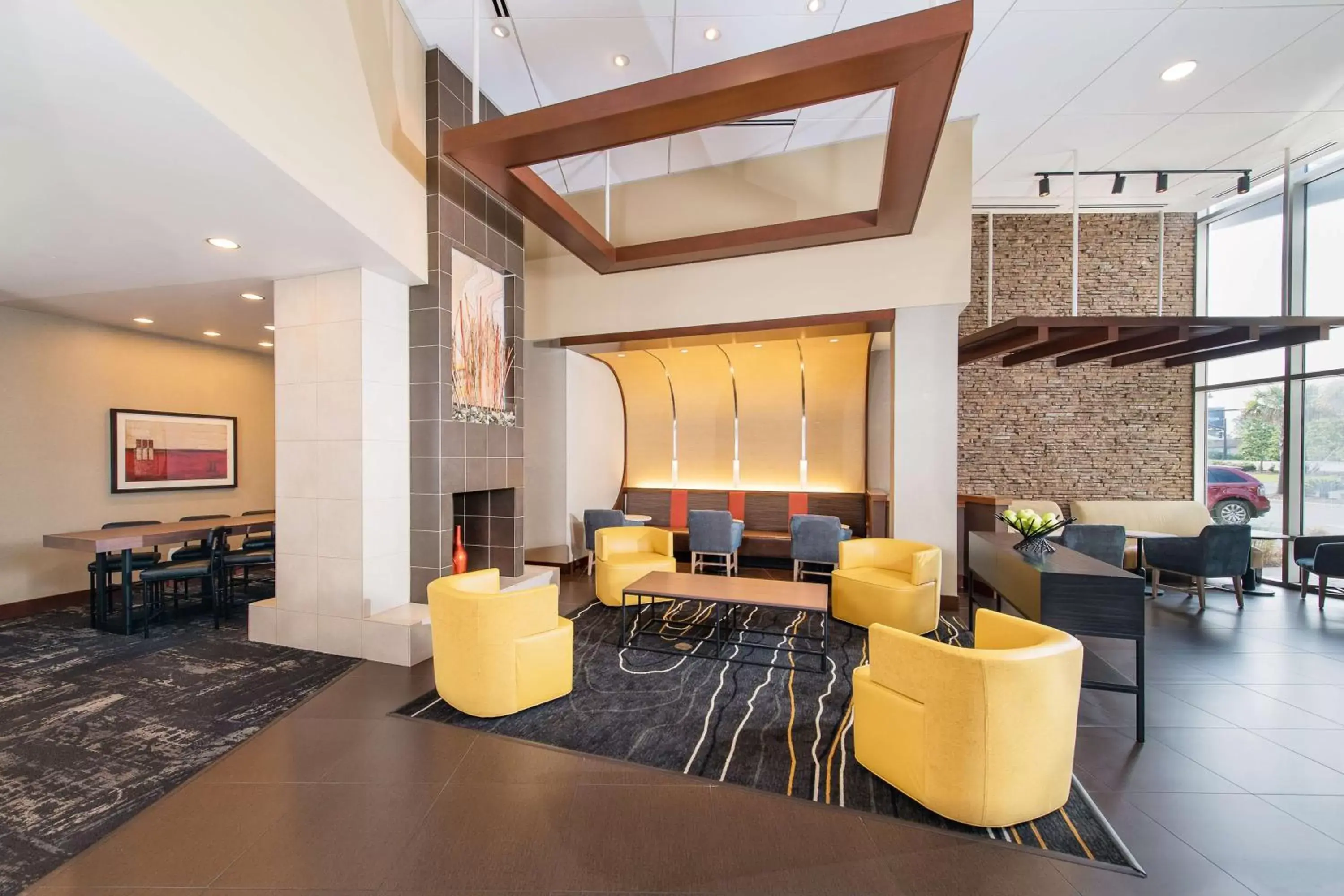 Lobby or reception, Lounge/Bar in Hyatt Place Charleston Airport / Convention Center