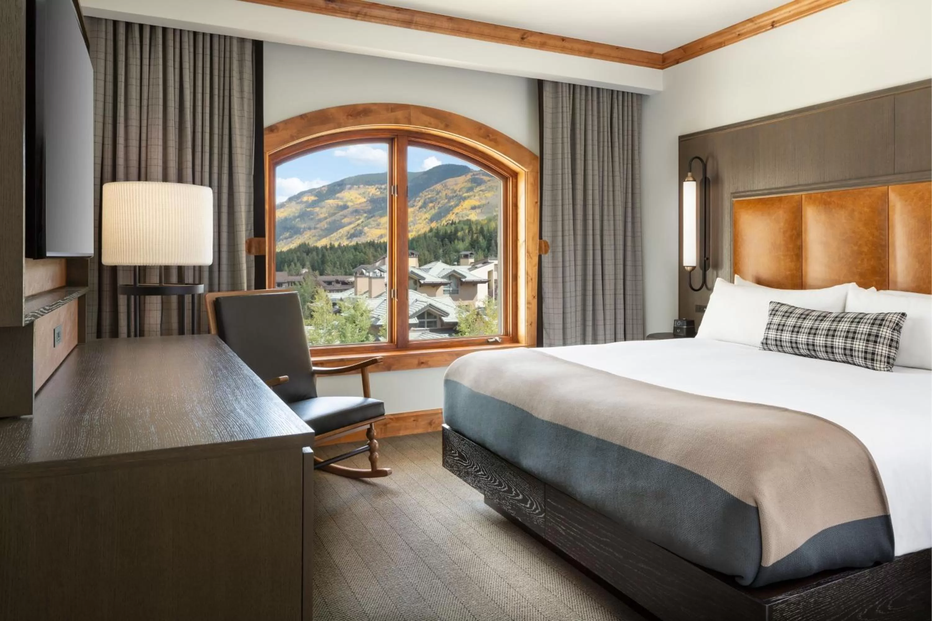 Bedroom, Bed in The Hythe, a Luxury Collection Resort, Vail