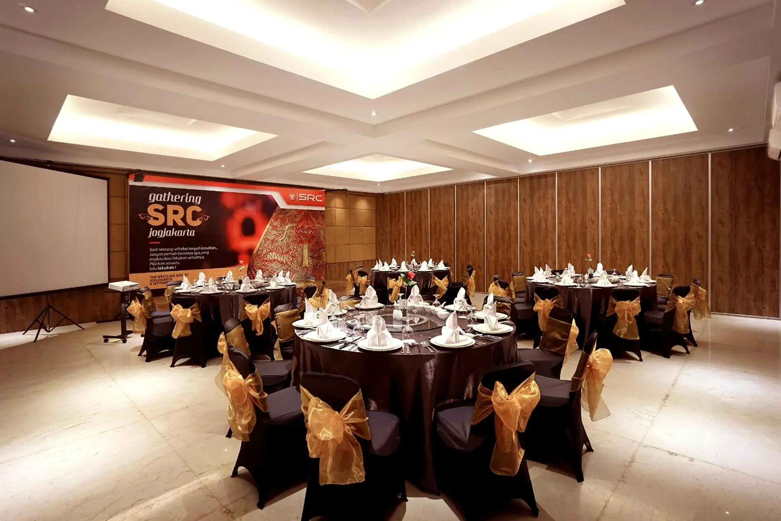 Banquet/Function facilities, Restaurant/Places to Eat in The Westlake Resort Yogya