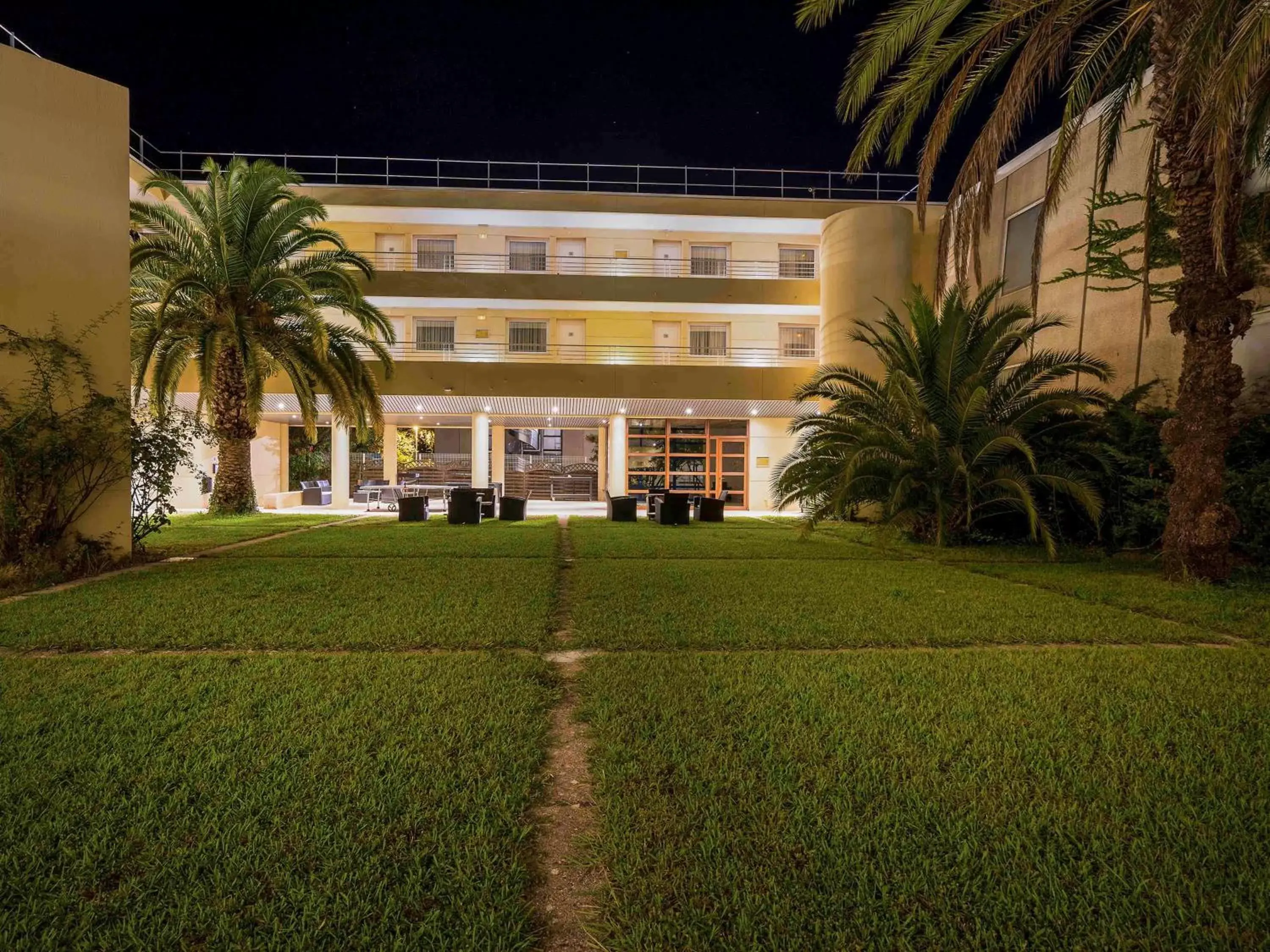 Night, Property Building in Mercure Cannes Mandelieu