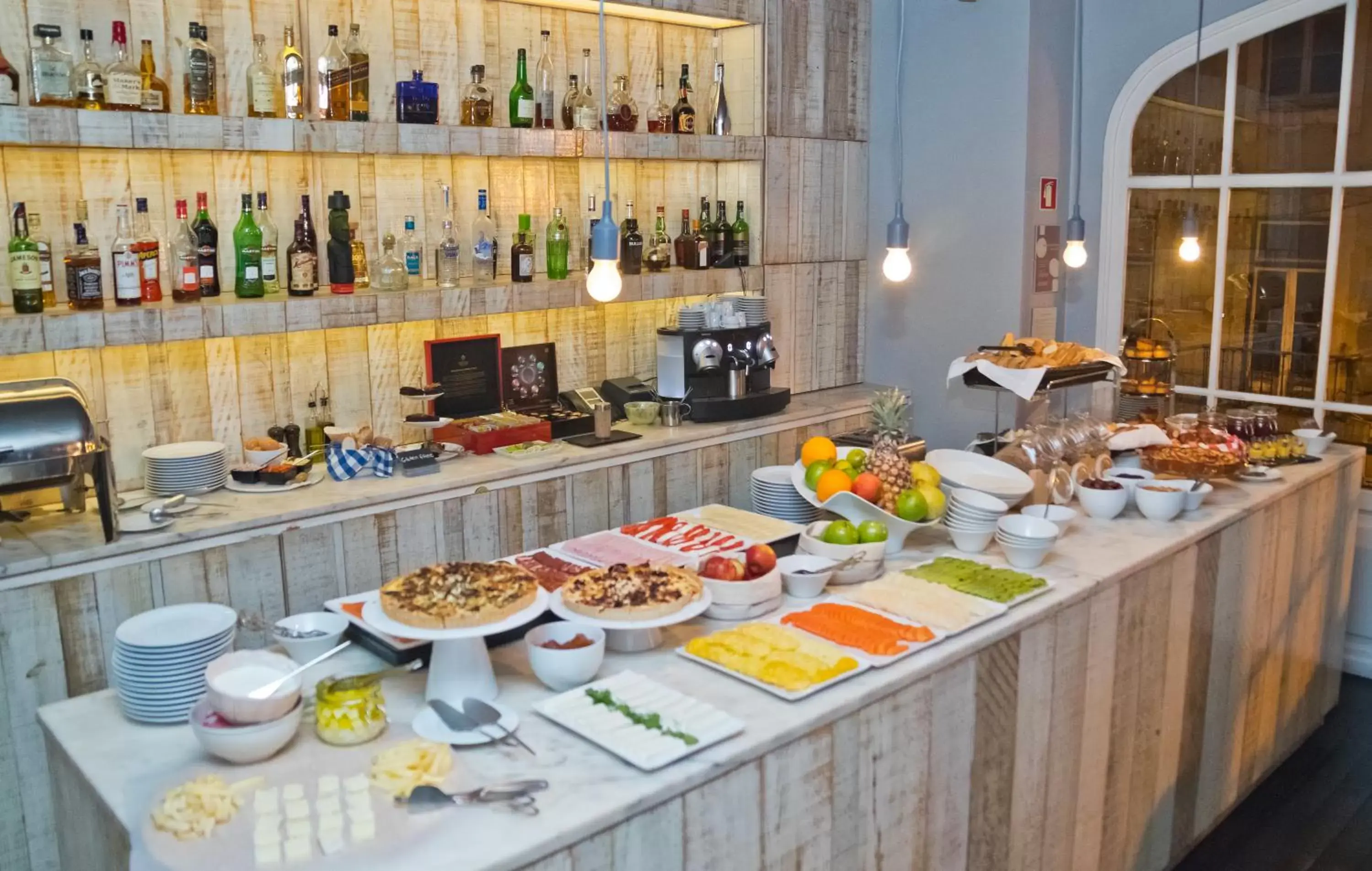 Restaurant/places to eat, Food in Internacional Design Hotel