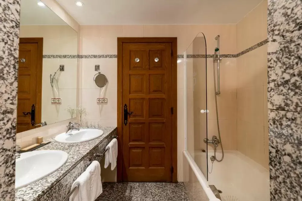 Bathroom in Parador de Vilalba