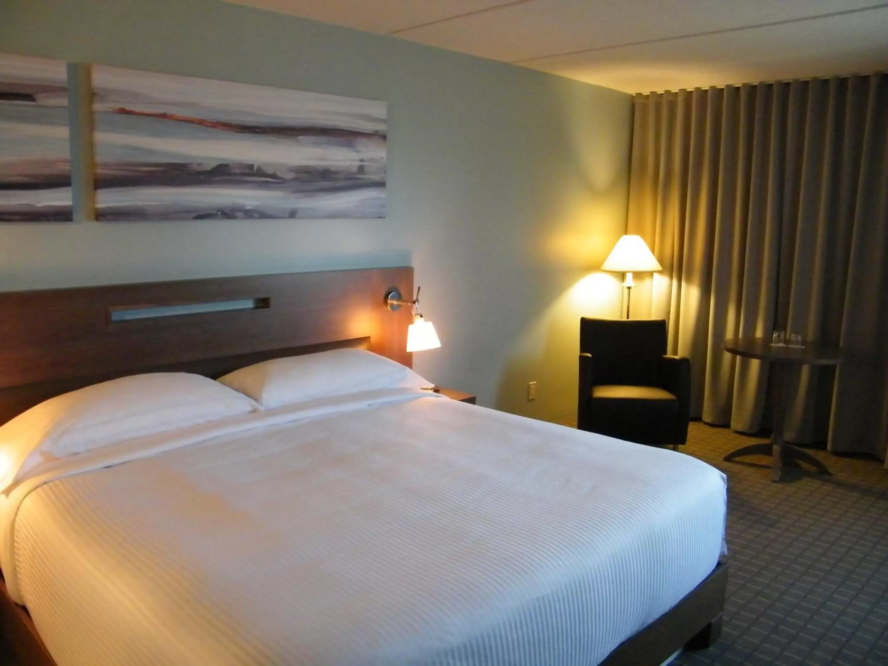 Queen Room in Auberge De La Baie Queen Room in Auberge De La Baie