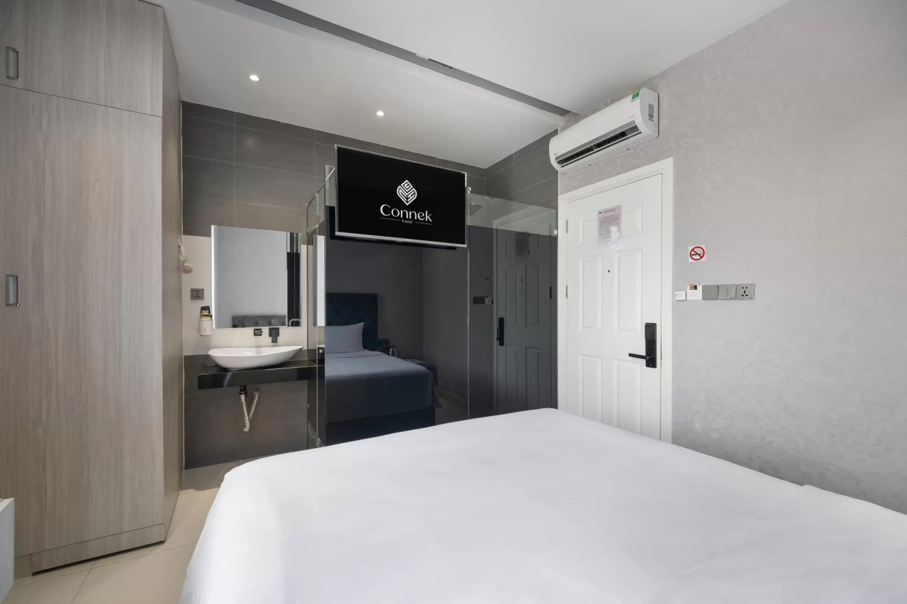 Photo of the whole room, Bed in Mari Queen Hotel - Bui Thi Xuan Photo of the whole room, Bed in Mari Queen Hotel - Bui Thi Xuan