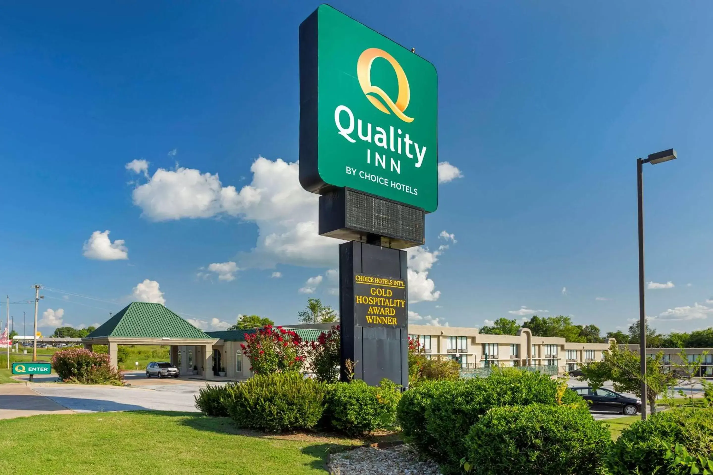 Property Building in Quality Inn Harrison