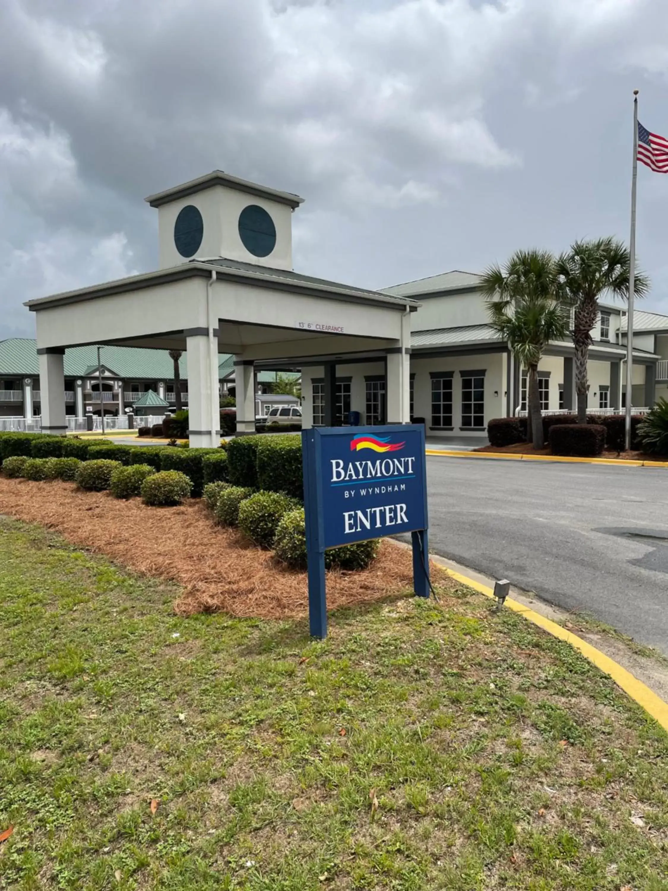 Property building in Baymont by Wyndham Marianna Property building in Baymont by Wyndham Marianna