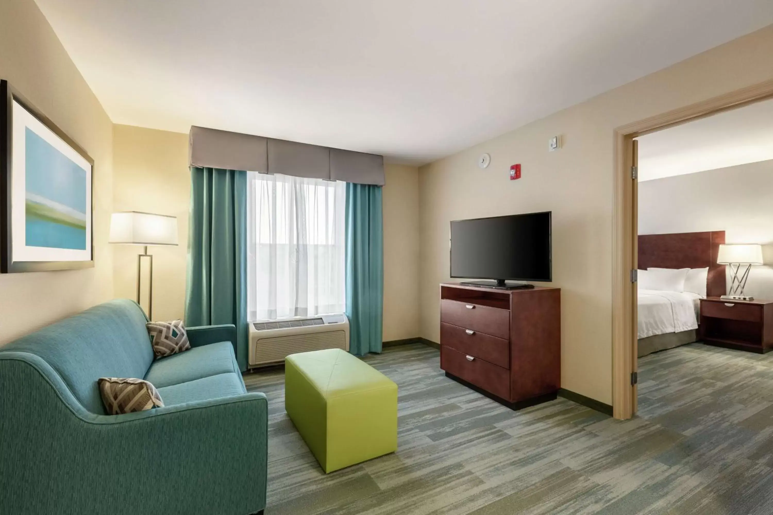 Bedroom, TV/Entertainment Center in Homewood Suites by Hilton Macon-North