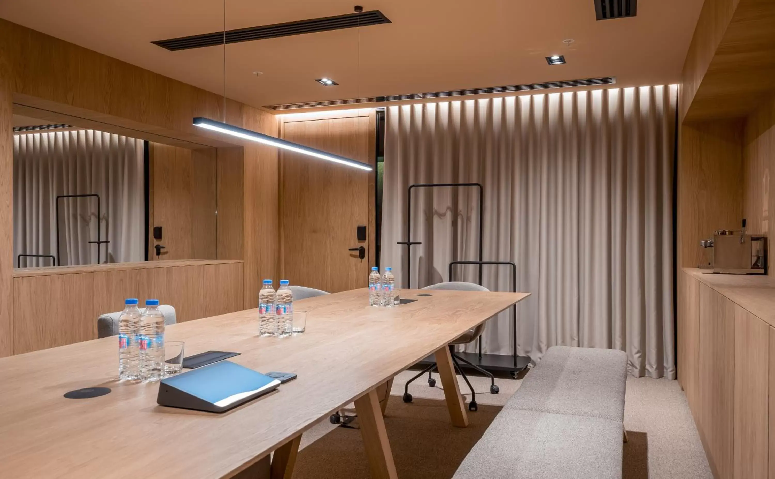 Business facilities in Episode Tbilisi