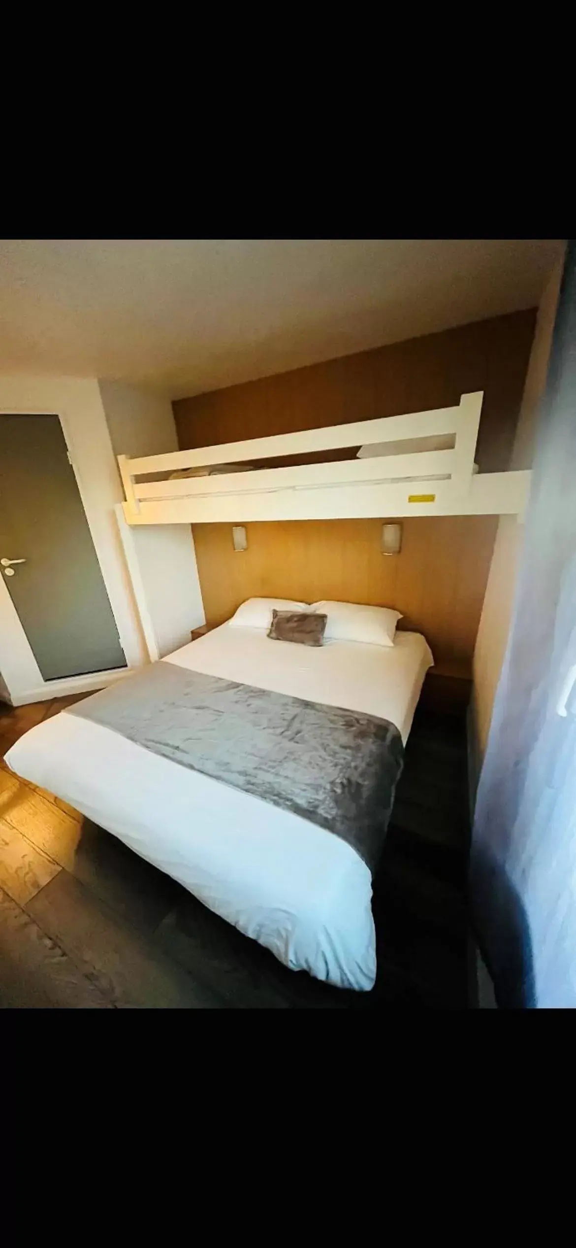 Bed in Fasthotel Pau