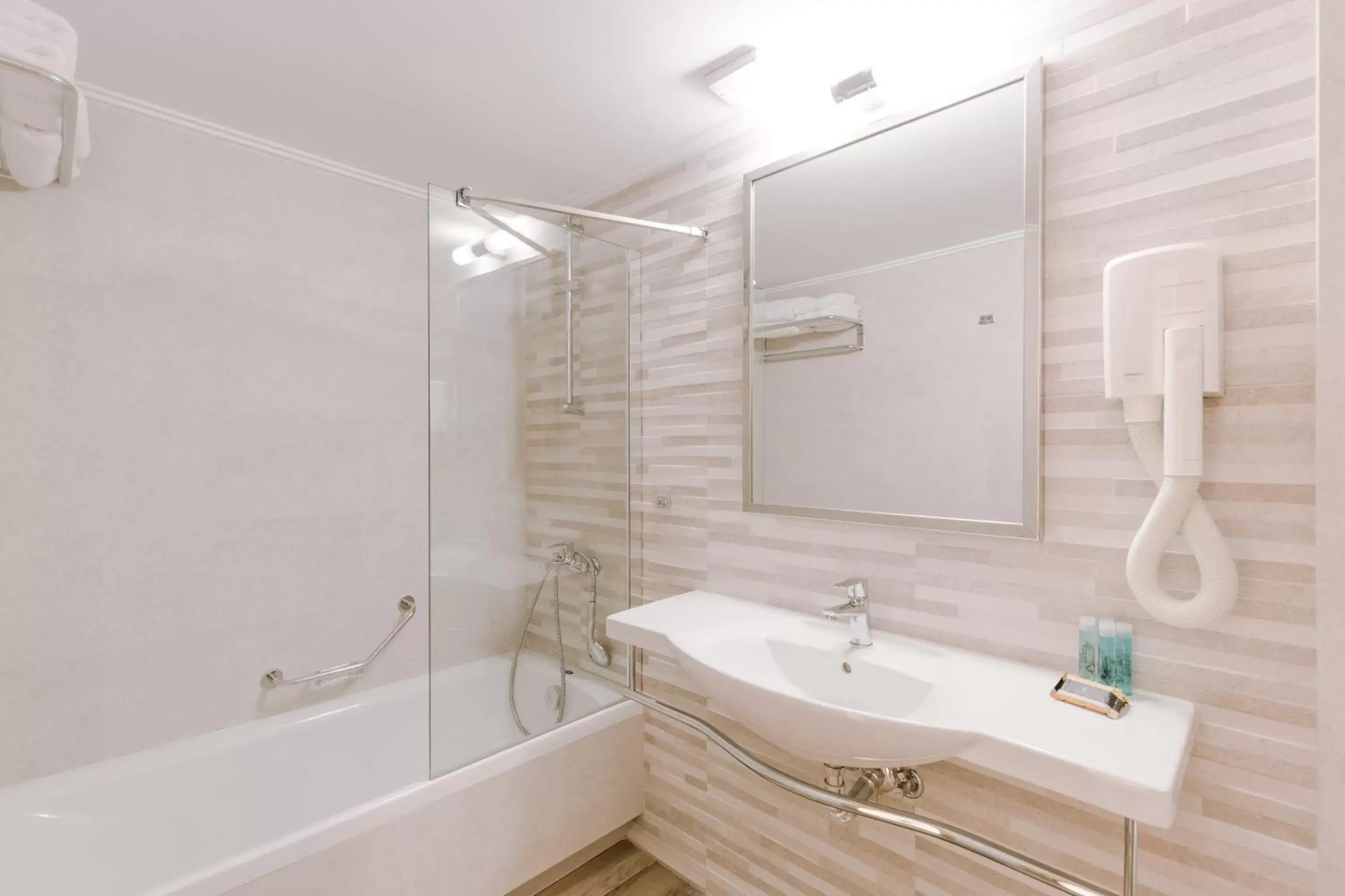 Bathroom in Akti Taygetos - Conference Resort