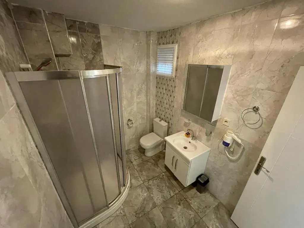 Shower, Bathroom in Hotel Golden Gate Topkapi