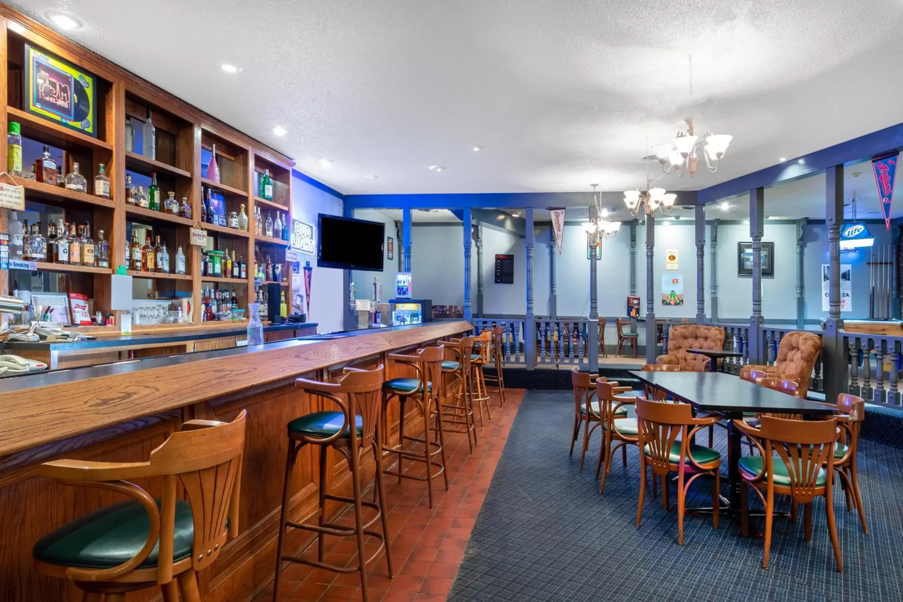 Lounge or bar, Lounge/Bar in Days Inn & Suites by Wyndham Clovis