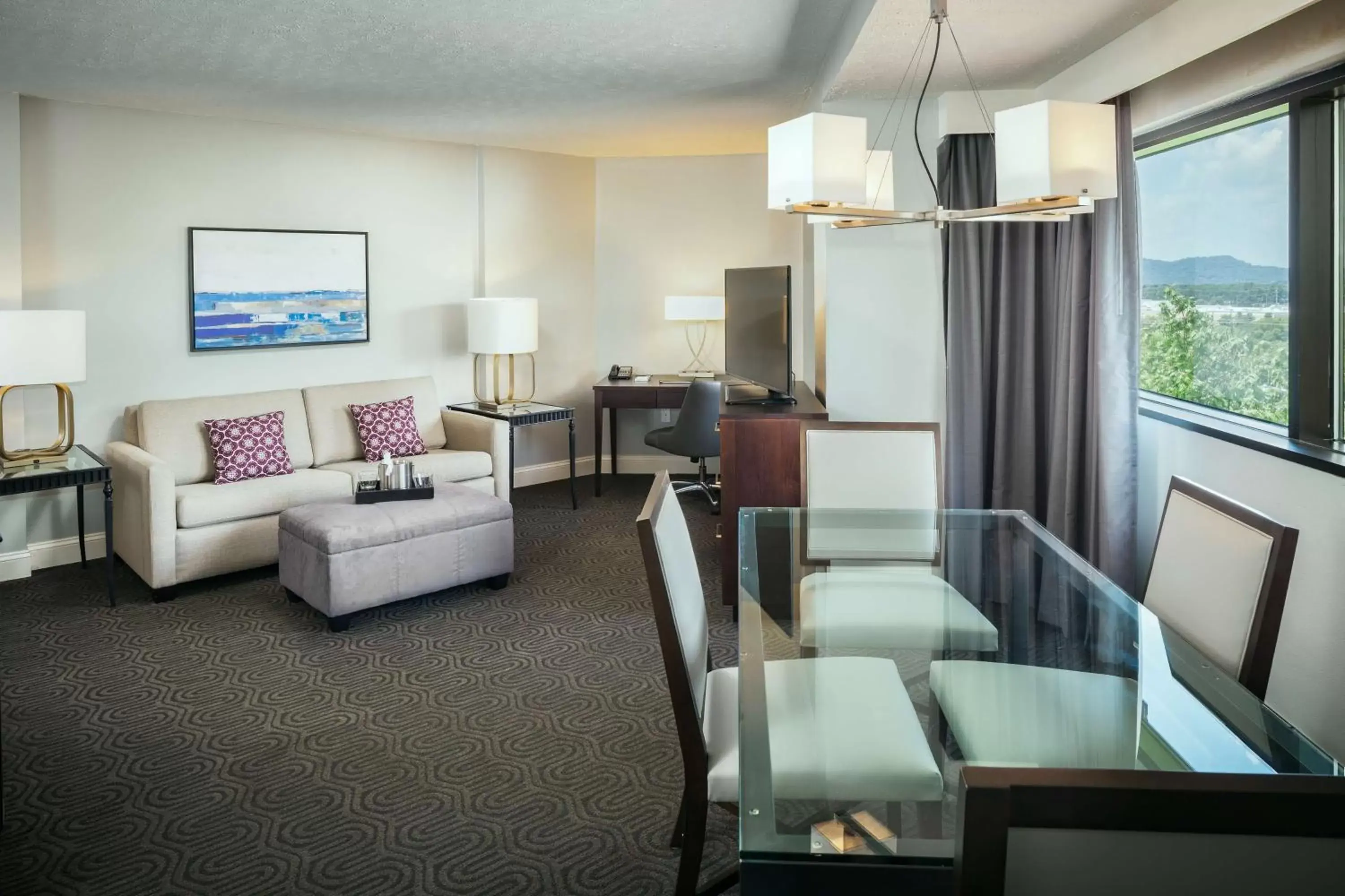 Living room in Hilton Suites Brentwood Living room in Hilton Suites Brentwood