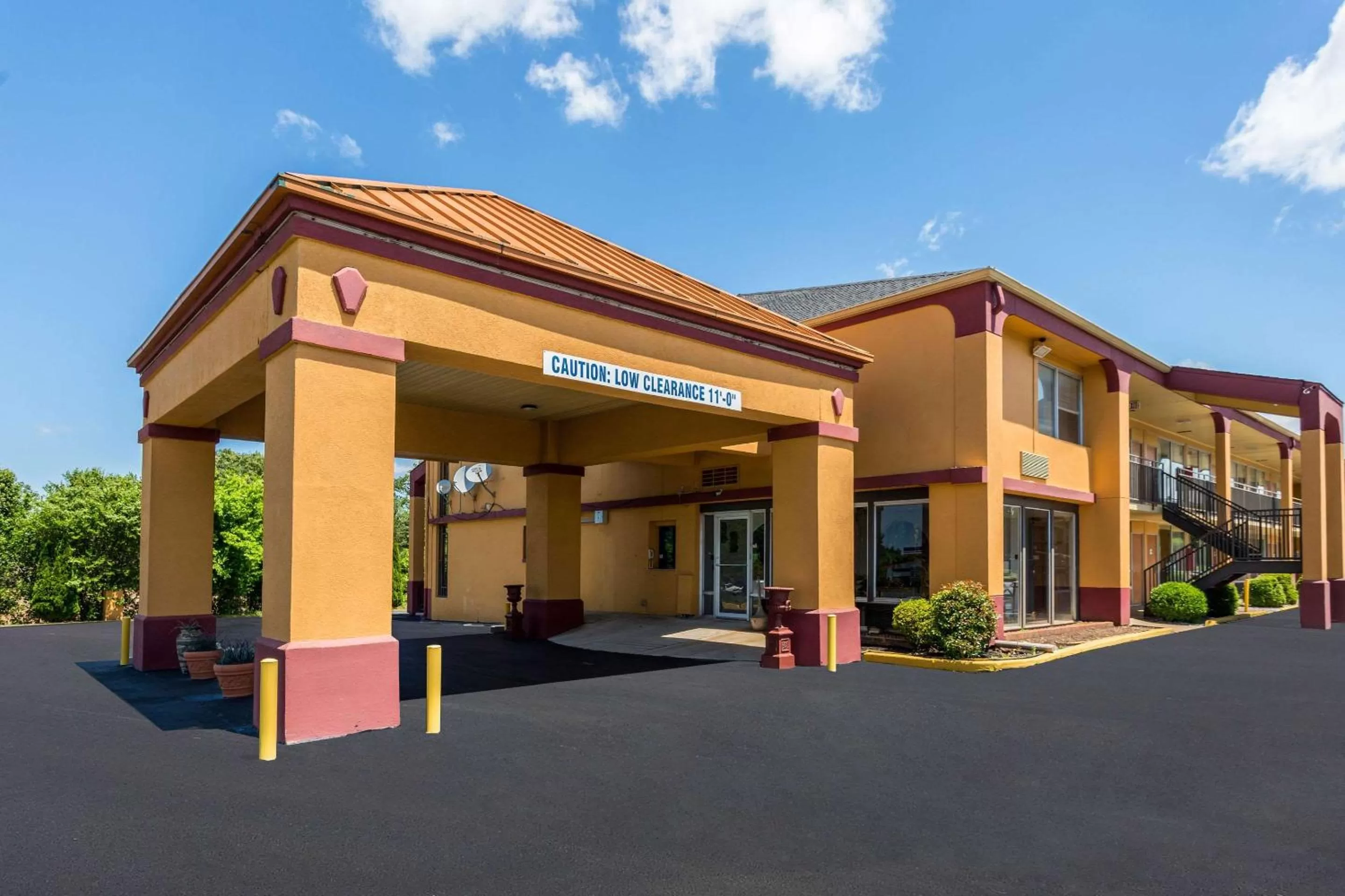 Property building in Rodeway Inn Denmark-Jackson