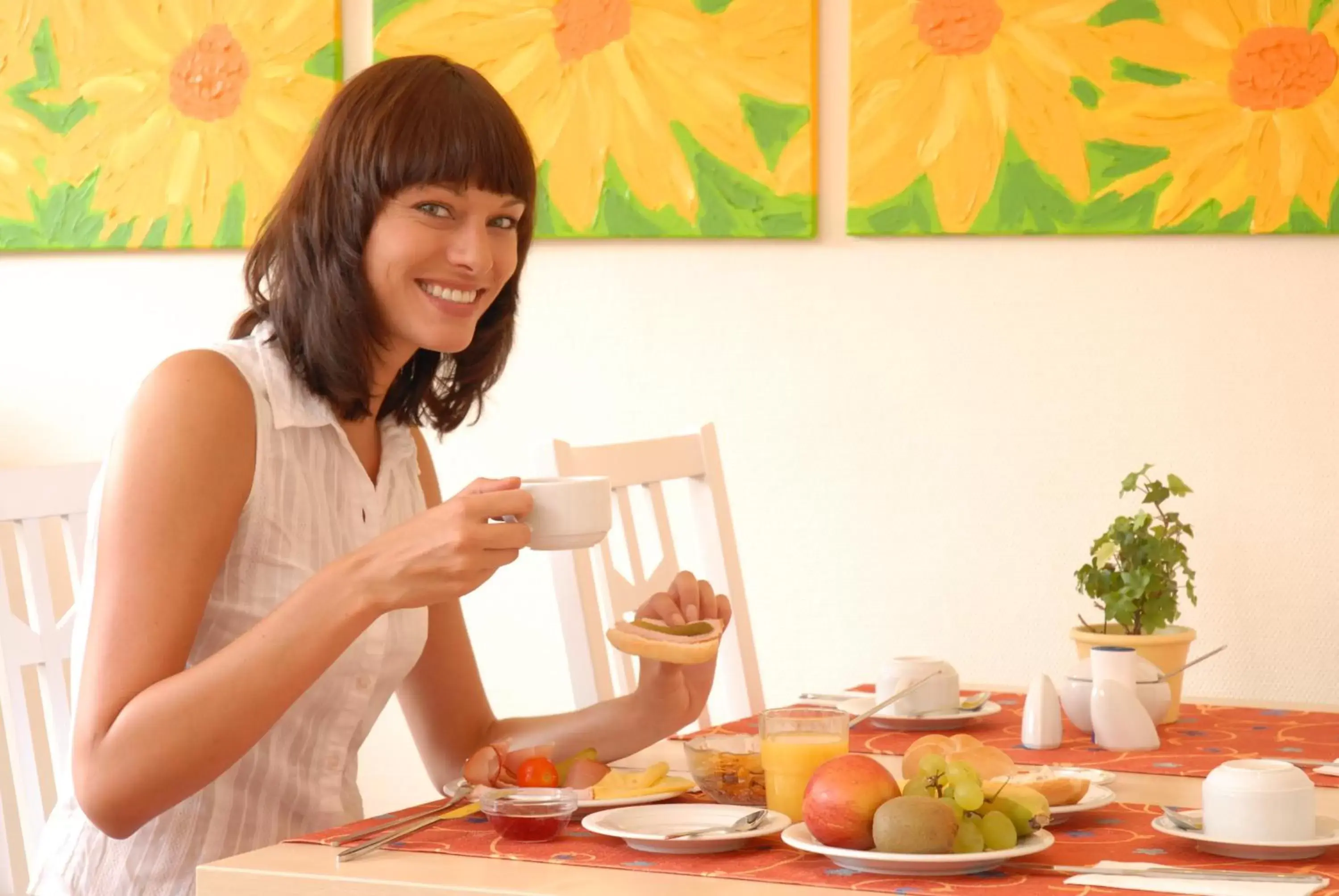 Restaurant/places to eat in Hotel Amba Restaurant/places to eat in Hotel Amba