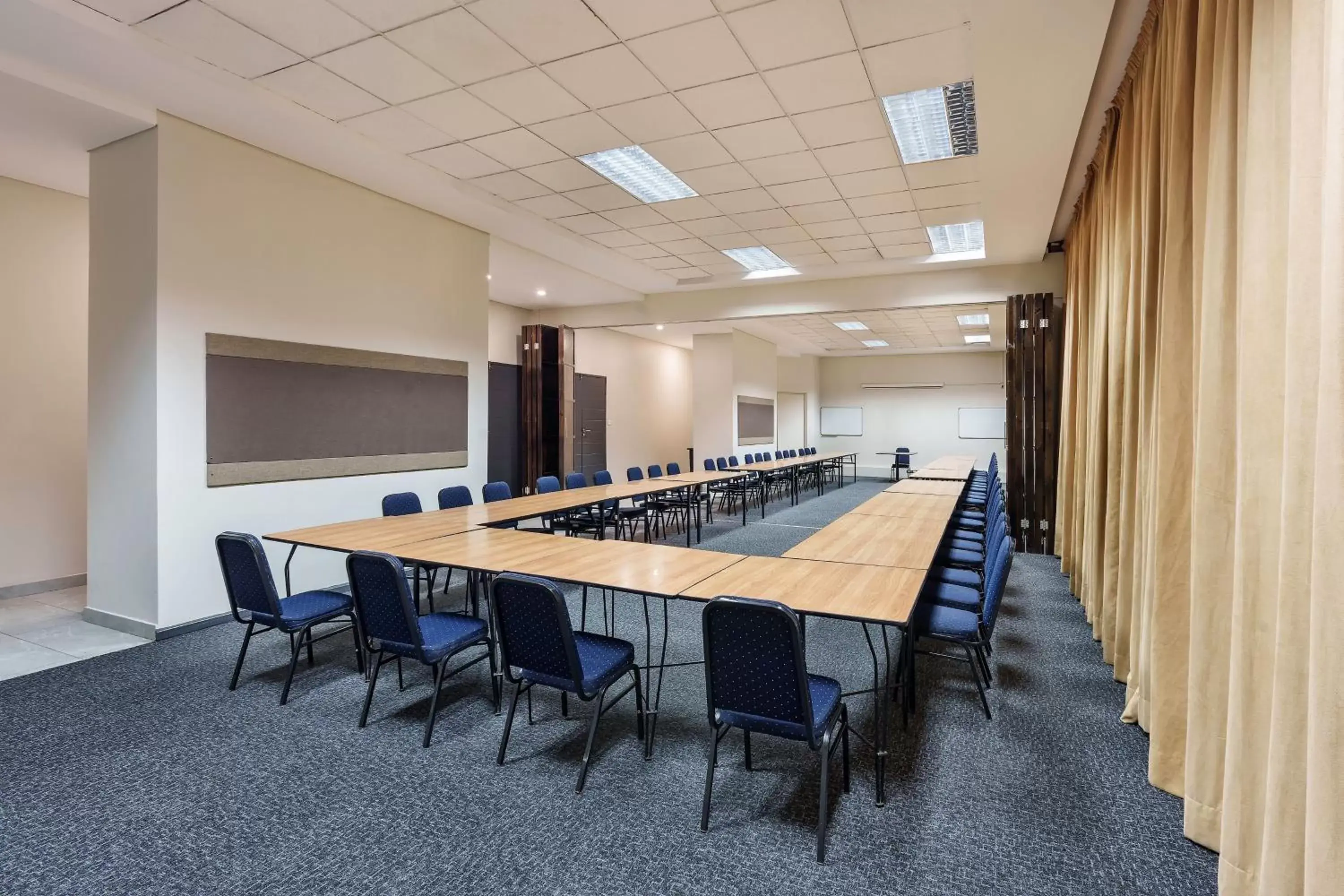 Meeting/conference room in Protea Hotel by Marriott Lusaka Cairo Road