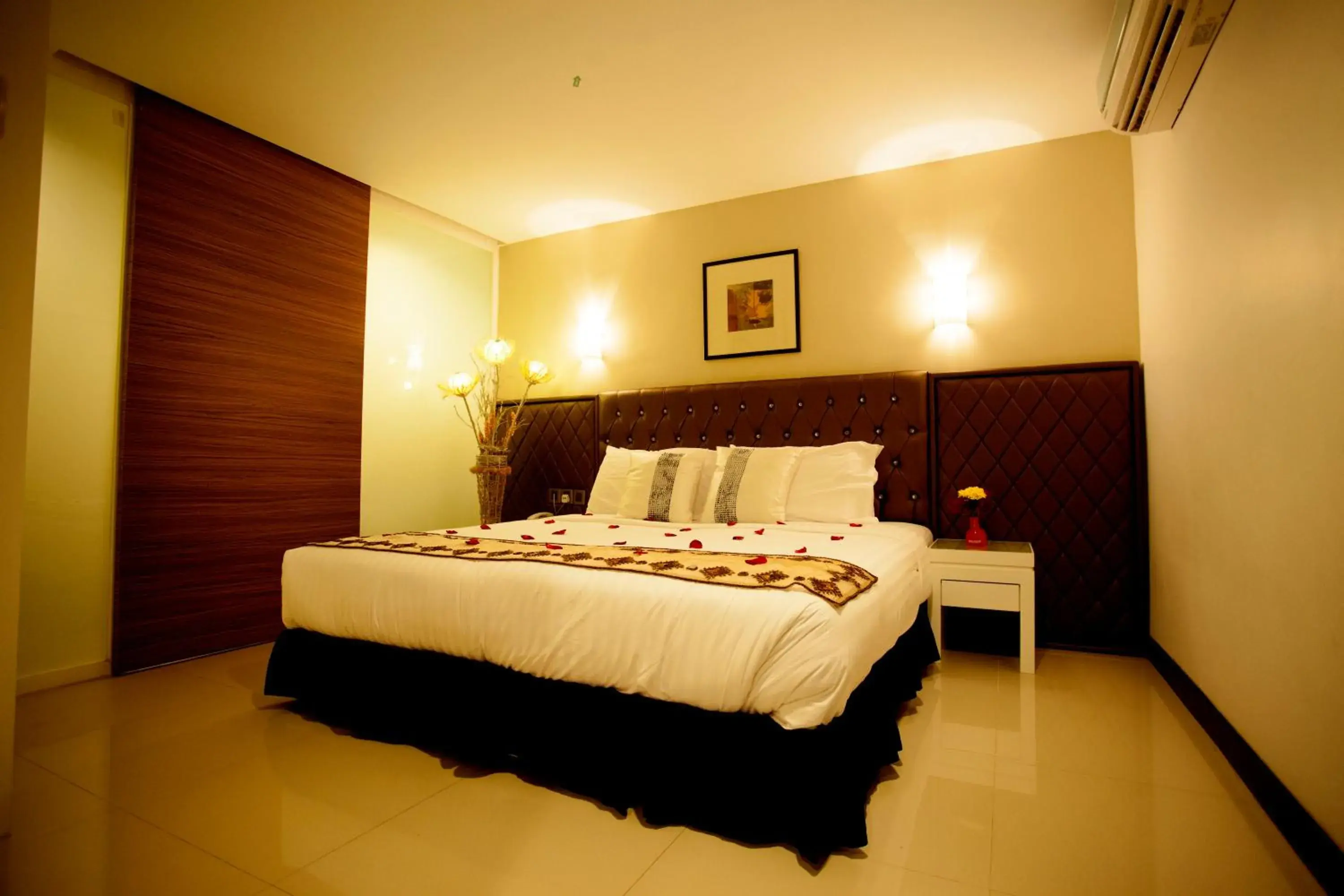 Photo of the whole room, Bed in Mangga Boutique Hotel