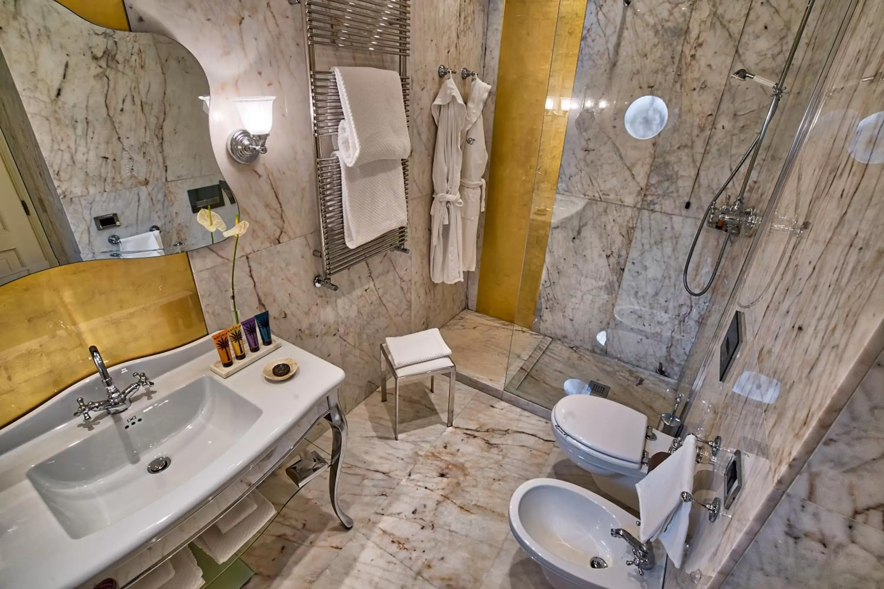 Shower, Bathroom in Londra Palace Venezia