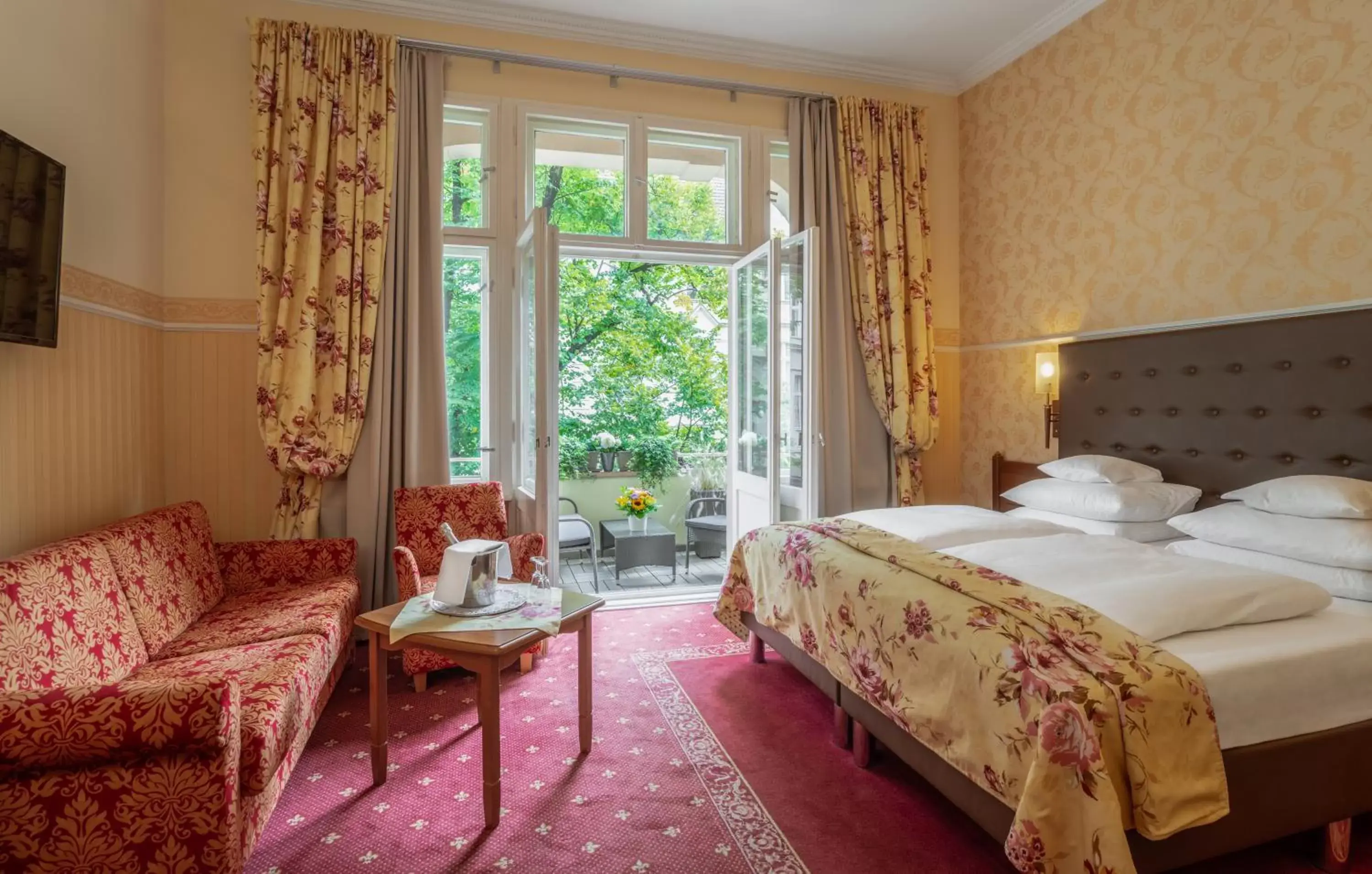Bedroom, Bed in Hotel Augusta Am Kurfürstendamm