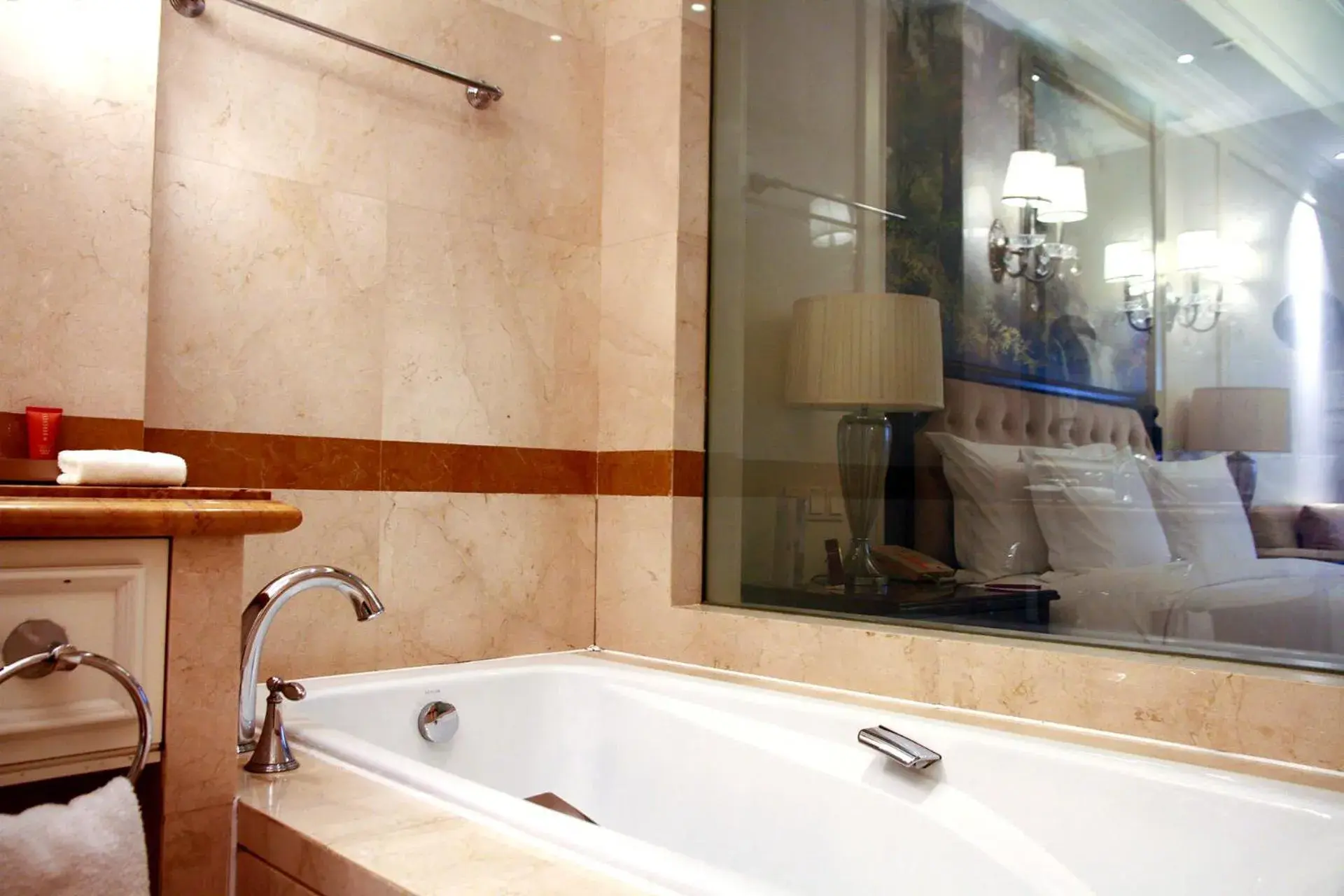 Bath, Bathroom in Crowne Plaza Ocean Spring Resort, an IHG Hotel