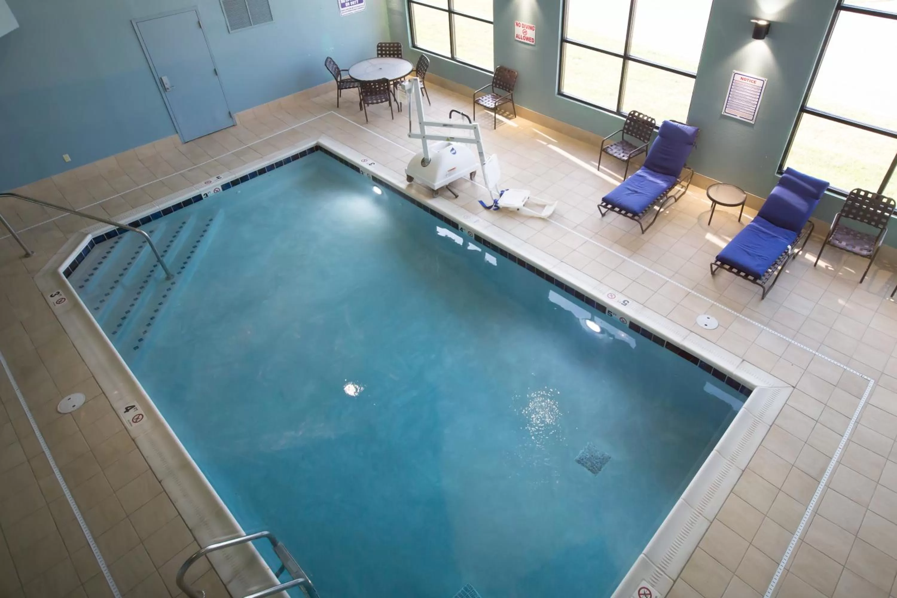 Swimming pool in Holiday Inn Express Hotel & Suites Madison by IHG
