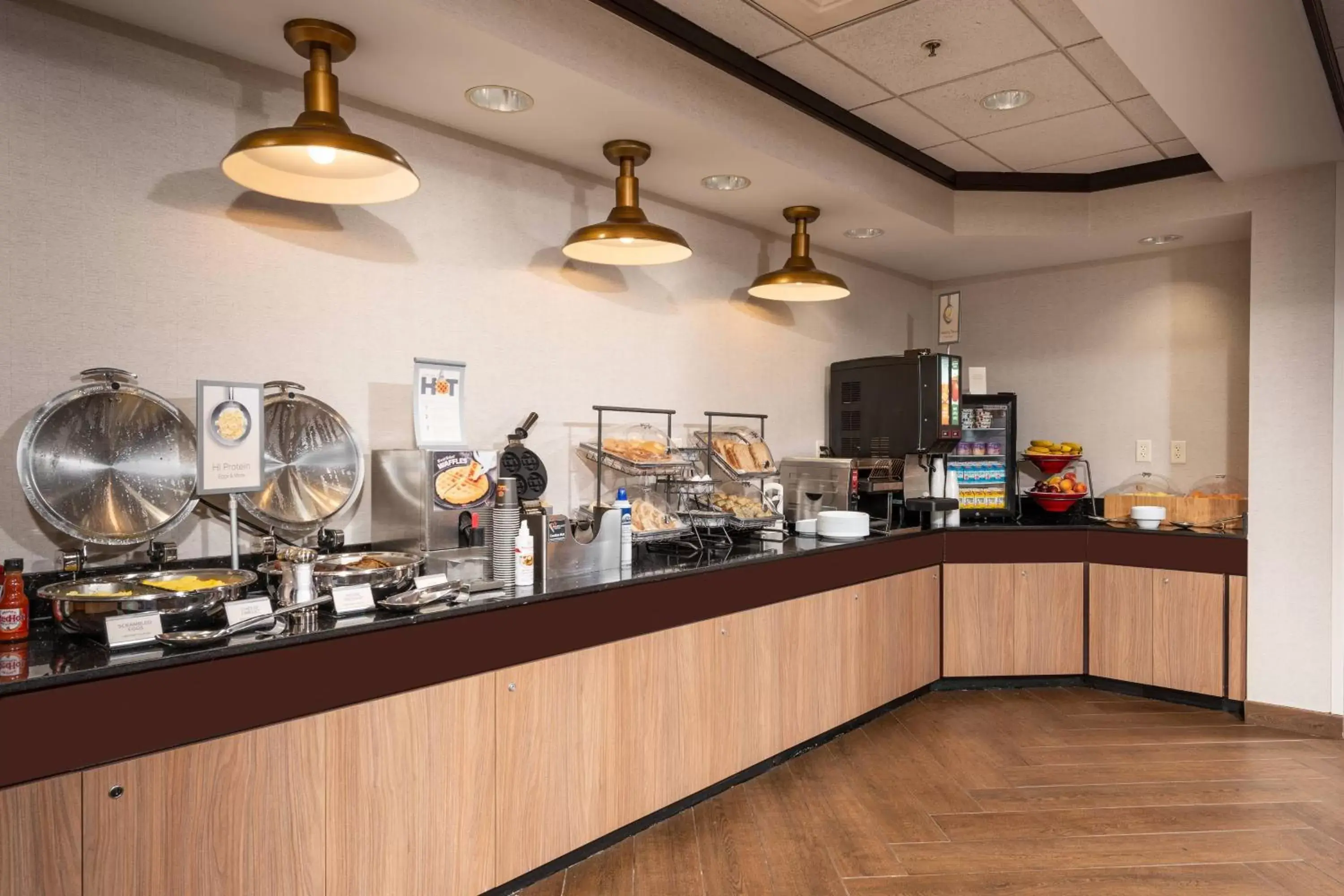 Breakfast, Restaurant/Places to Eat in Fairfield Inn and Suites by Marriott New Bedford