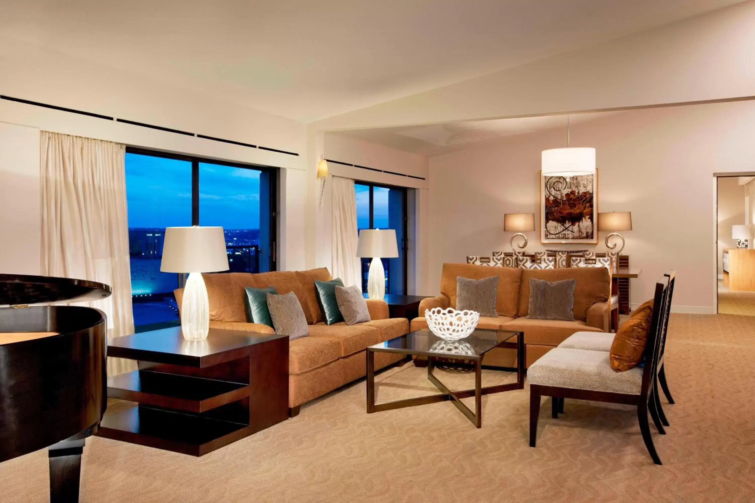 Living room, Seating Area in The Westin Kansas City at Crown Center