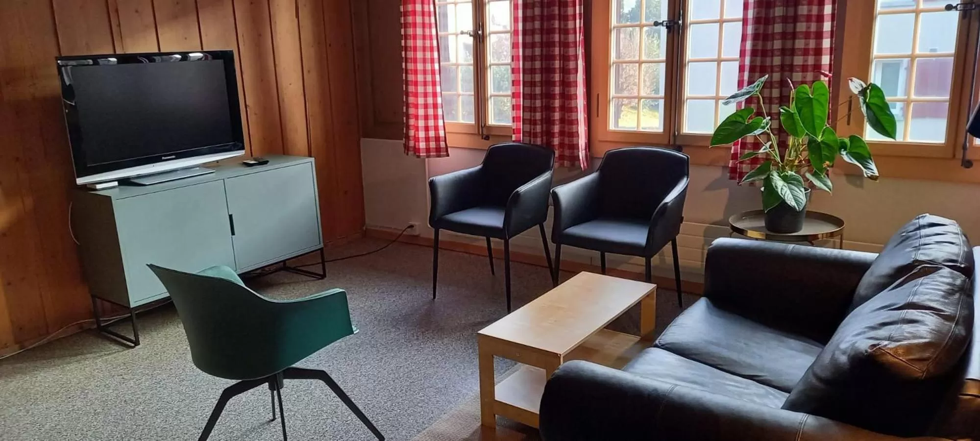 Communal lounge/ TV room in Emme Lodge