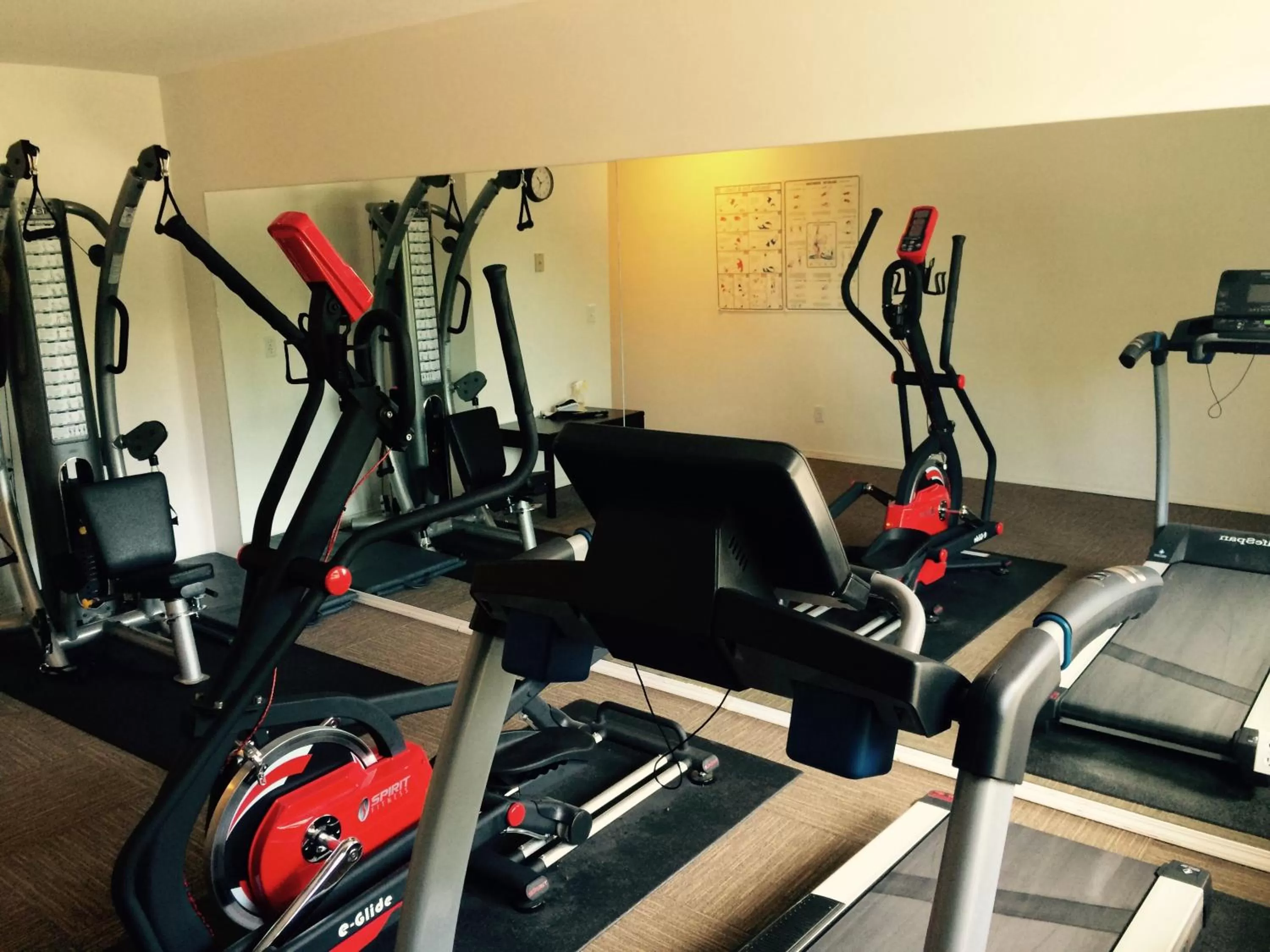 Fitness centre/facilities in Super 8 by Wyndham West Kelowna BC