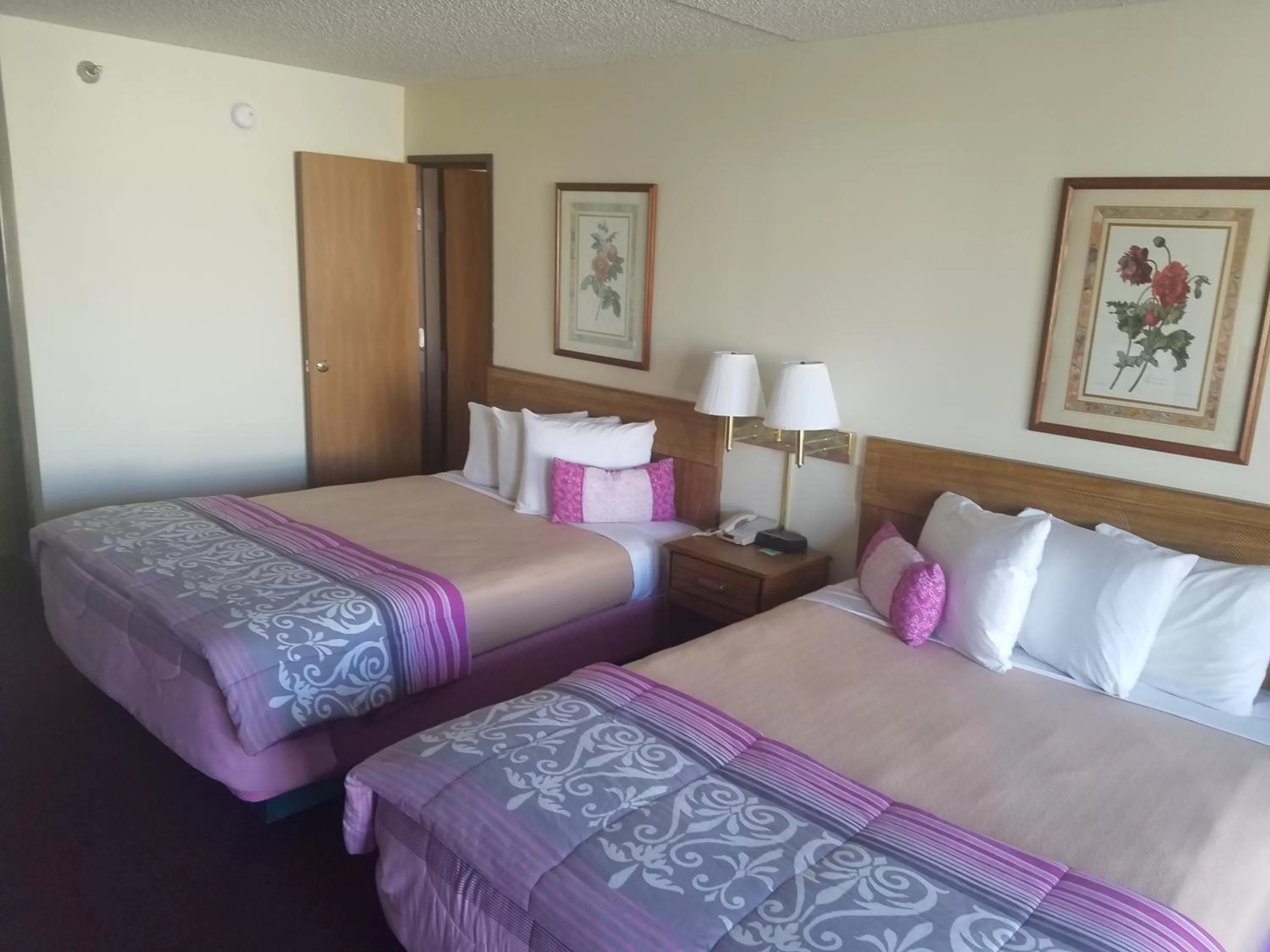 Bedroom, Bed in Ozark Valley Inn