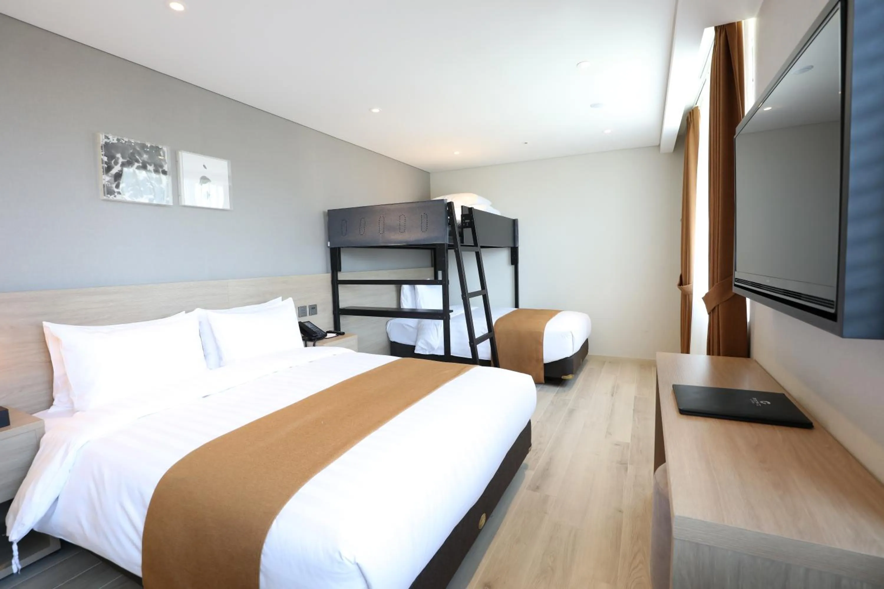 Bed in Gangneung City Hotel