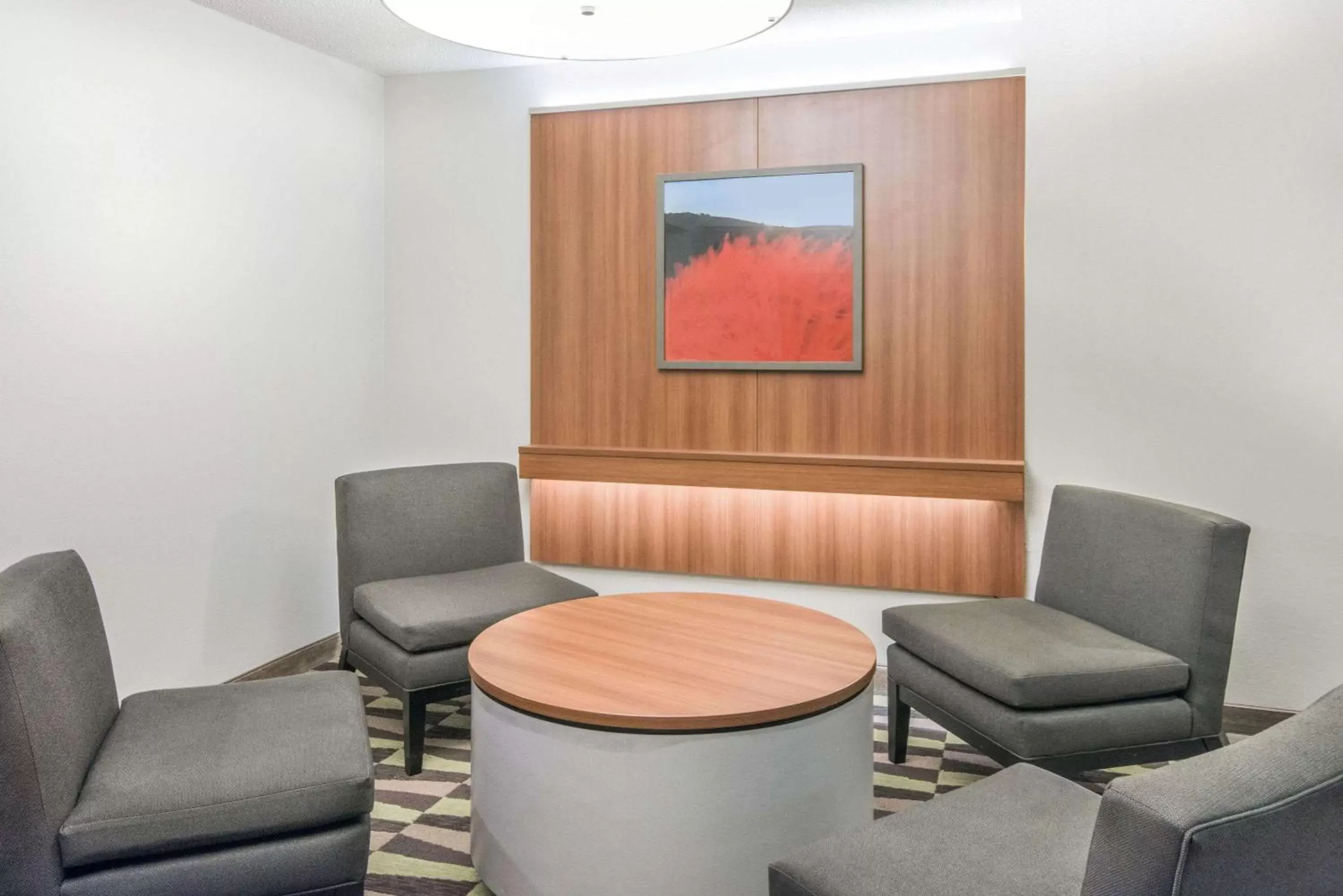 Lobby or reception, Seating Area in Microtel By Wyndham Victor