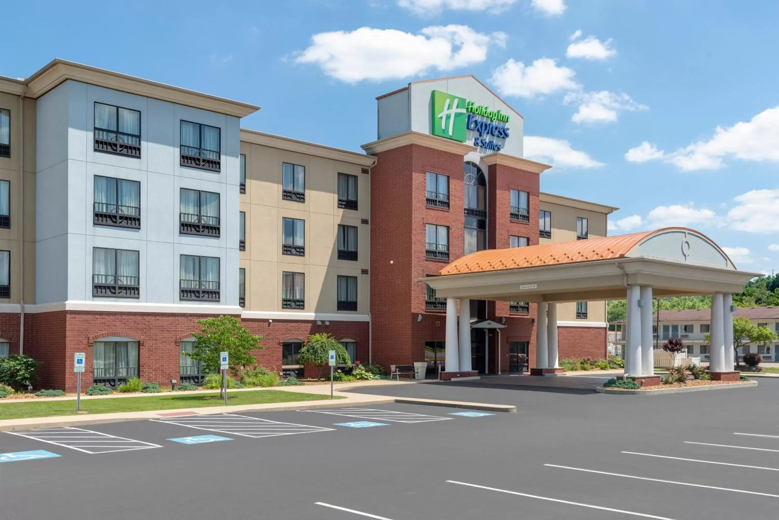 Property Building in Holiday Inn Express & Suites - New Philadelphia Southwest, an IHG Hotel