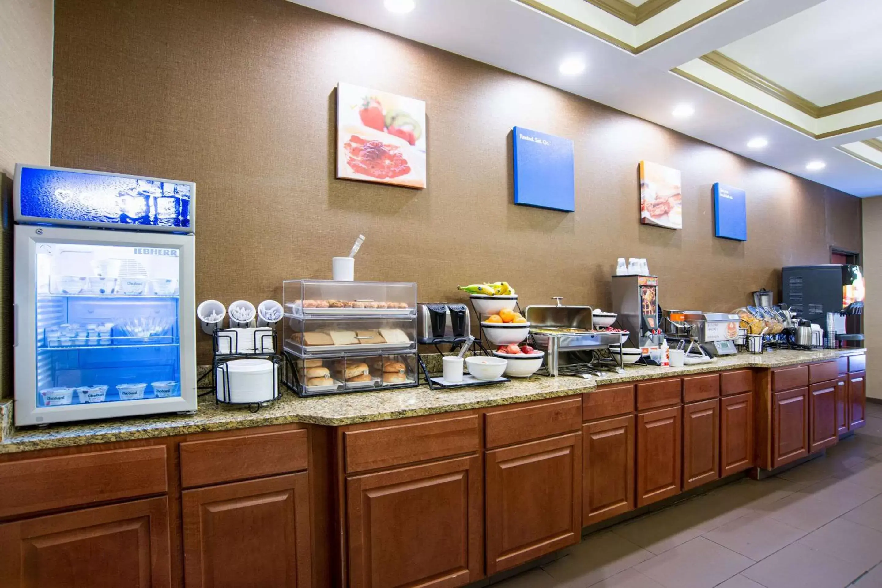 Restaurant/places to eat in Comfort Inn Naugatuck-Shelton, CT