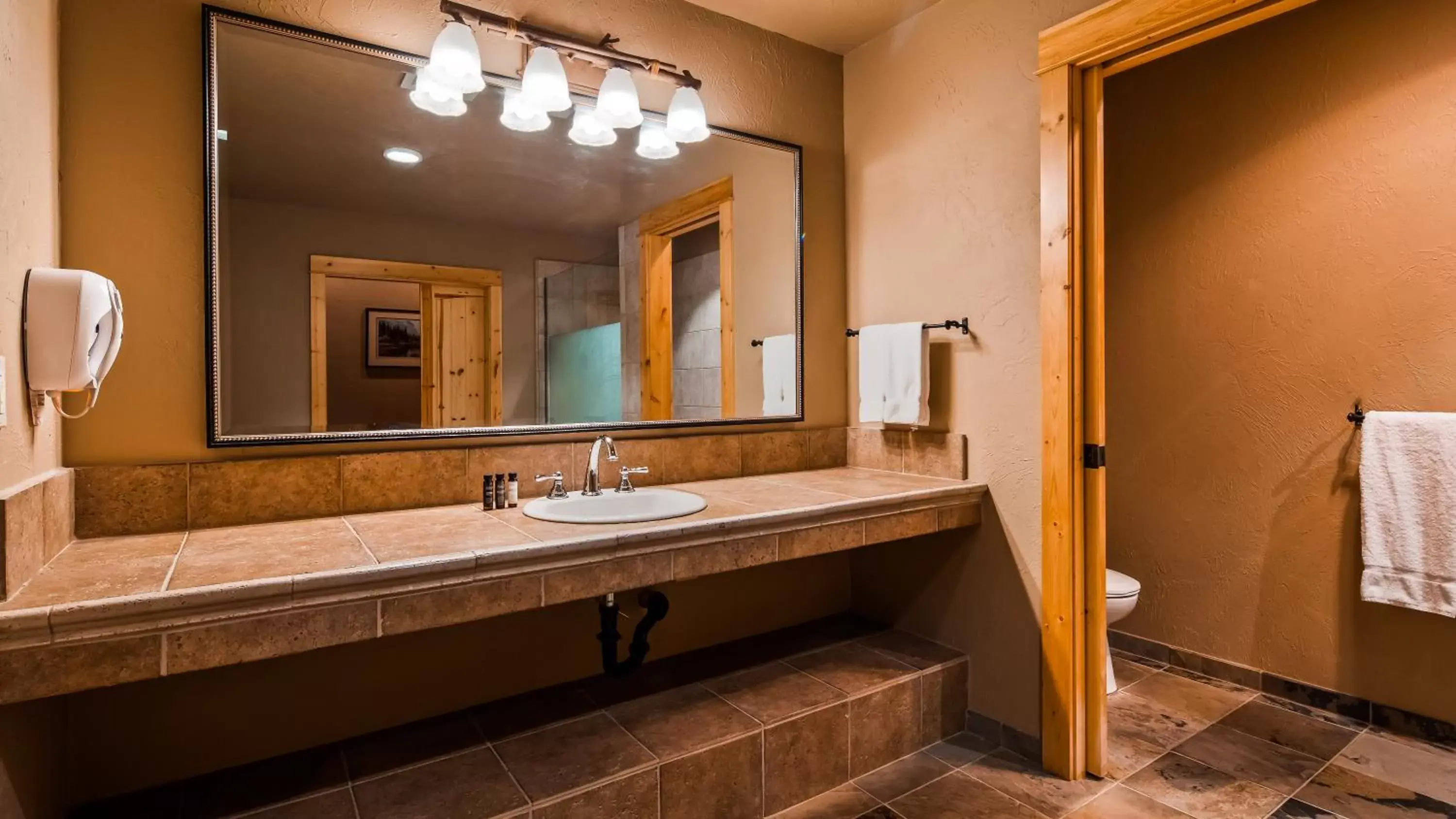 Bathroom in Best Western Ponderosa Lodge