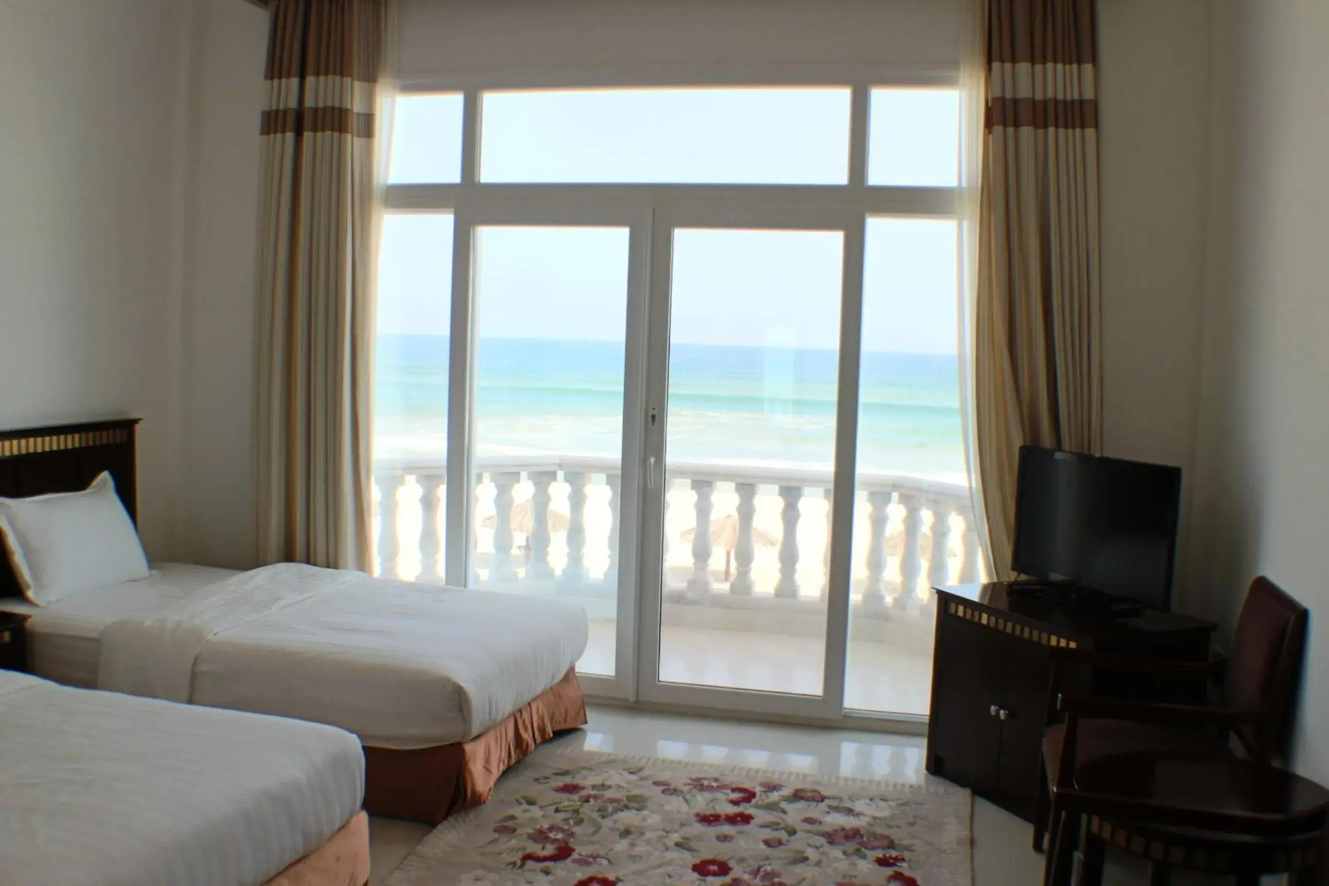 Sea view, Bed in Salalah Beach Resort Hotel